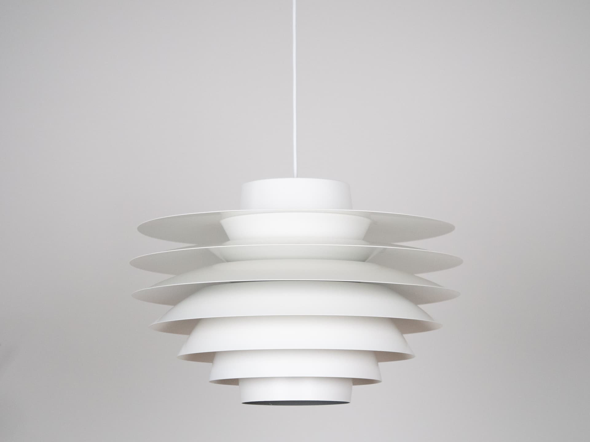 Lampa wisząca Verona, biały, aluminium, proj. S. Middelboe, Lyfa, Dania, lata 60. - 239855