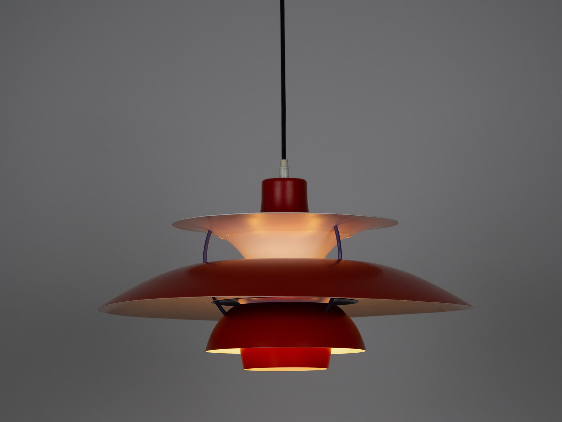 Lampa wisząca PH 5, aluminium czerwony, proj. P. Henningsen, Louis Poulsen, Dania, lata 60. - 239911