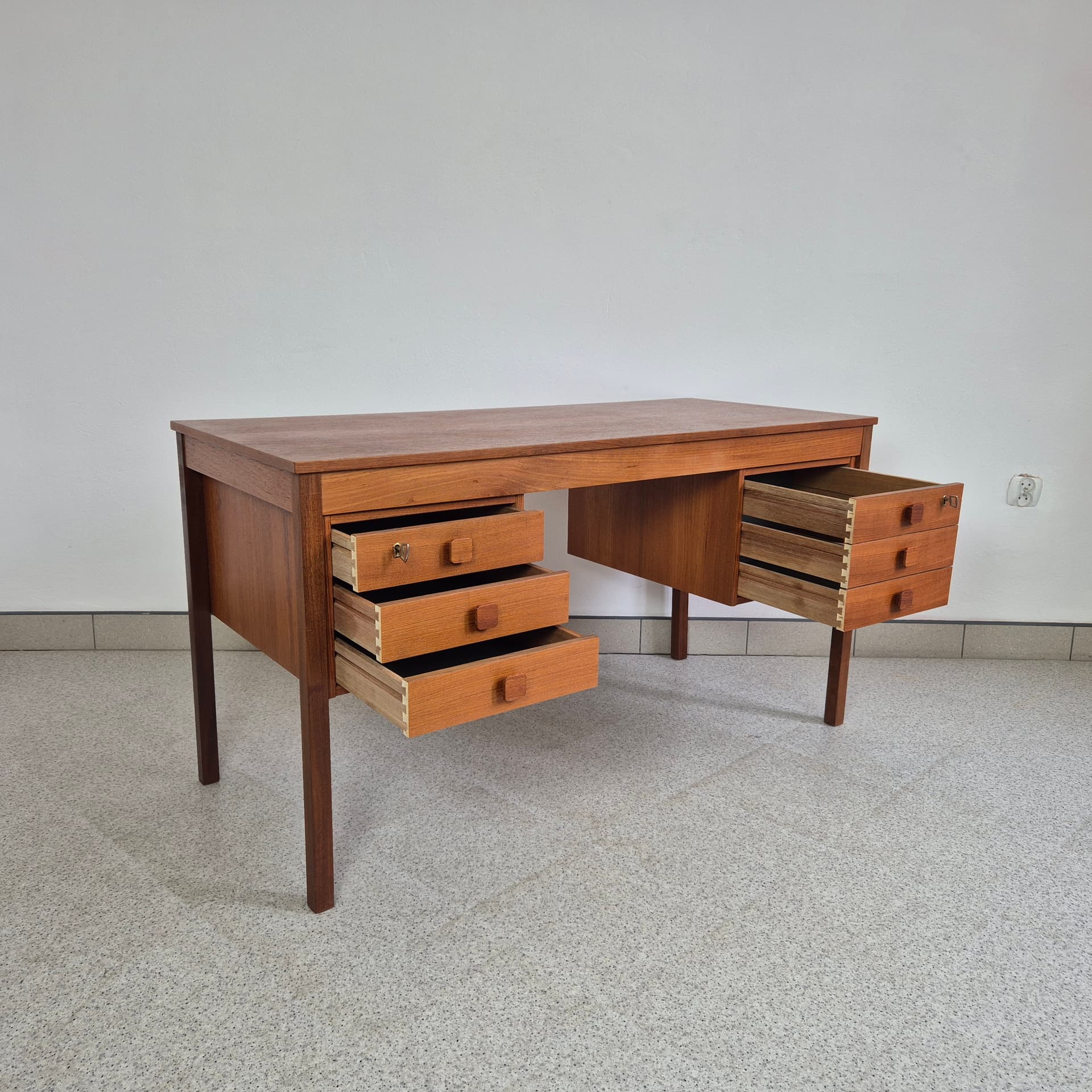 Biurko, Domino Møbler, teak brązowy, Dania, lata 60. - 240044