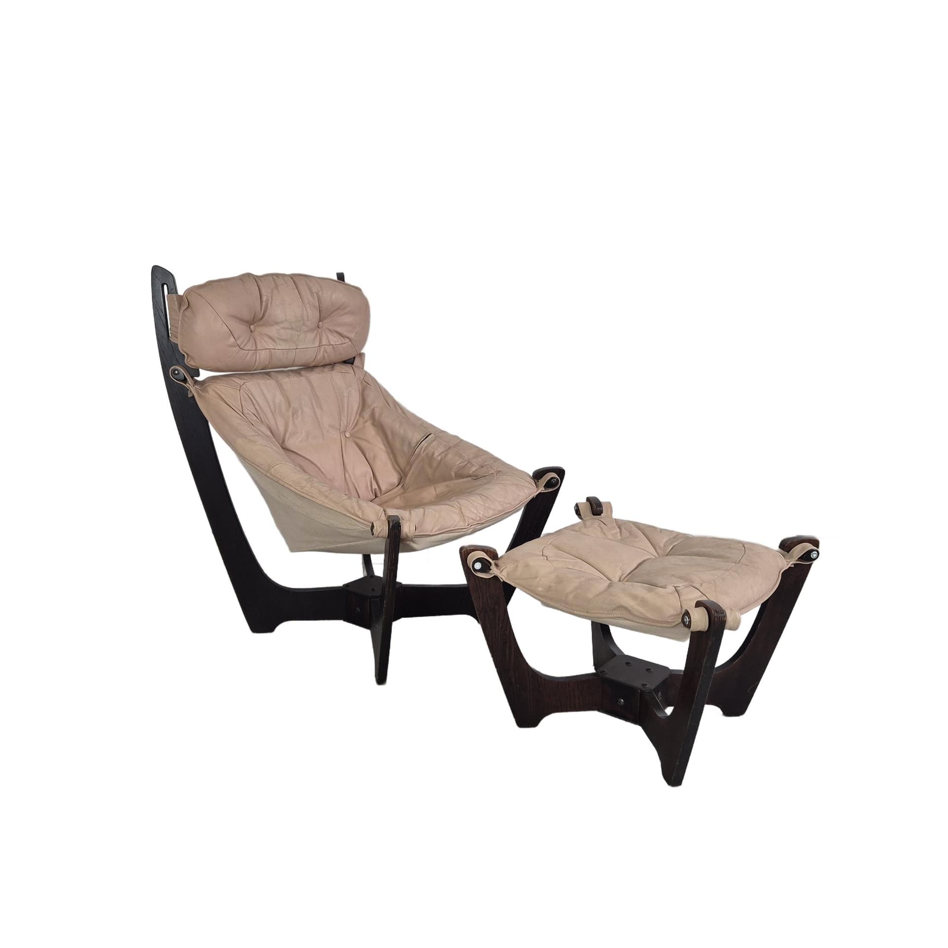 Fotel z podnóżkiem Luna, skóra beżowa, drewno ciemne, proj. O. Knutsen, Norwegia, lata 60.