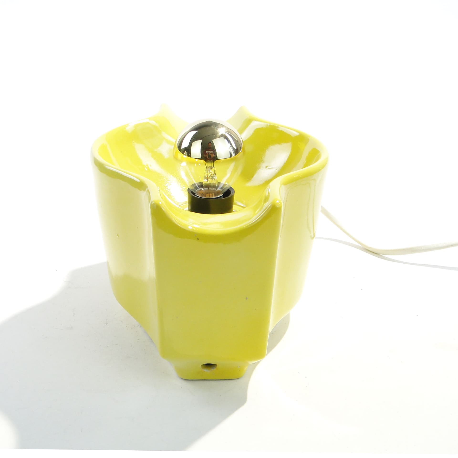 Kinkiet, ceramika żółta, proj. A. Sadulski, Polska, lata 70. - 1762