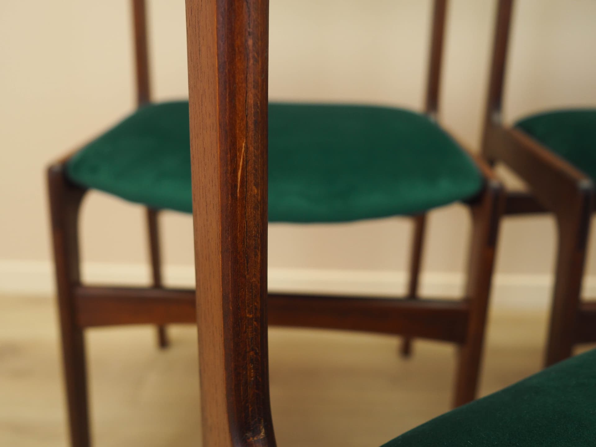 Komplet sześciu krzeseł, teak, velvet zielony, Dania, lata 70. - 240465