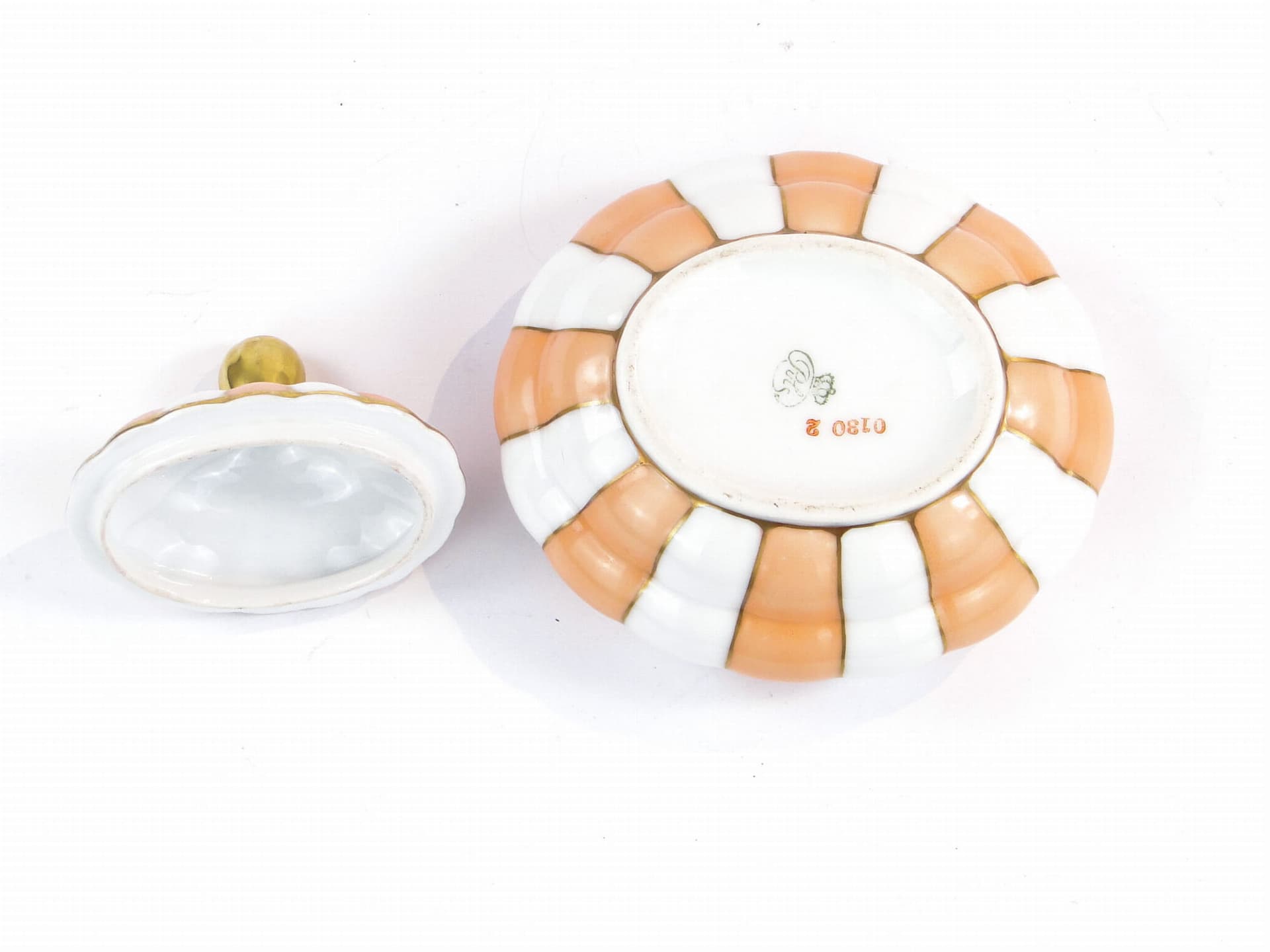 Bomboniera, biała porcelana, złocenia, Czechy, początek XX w. - 240502