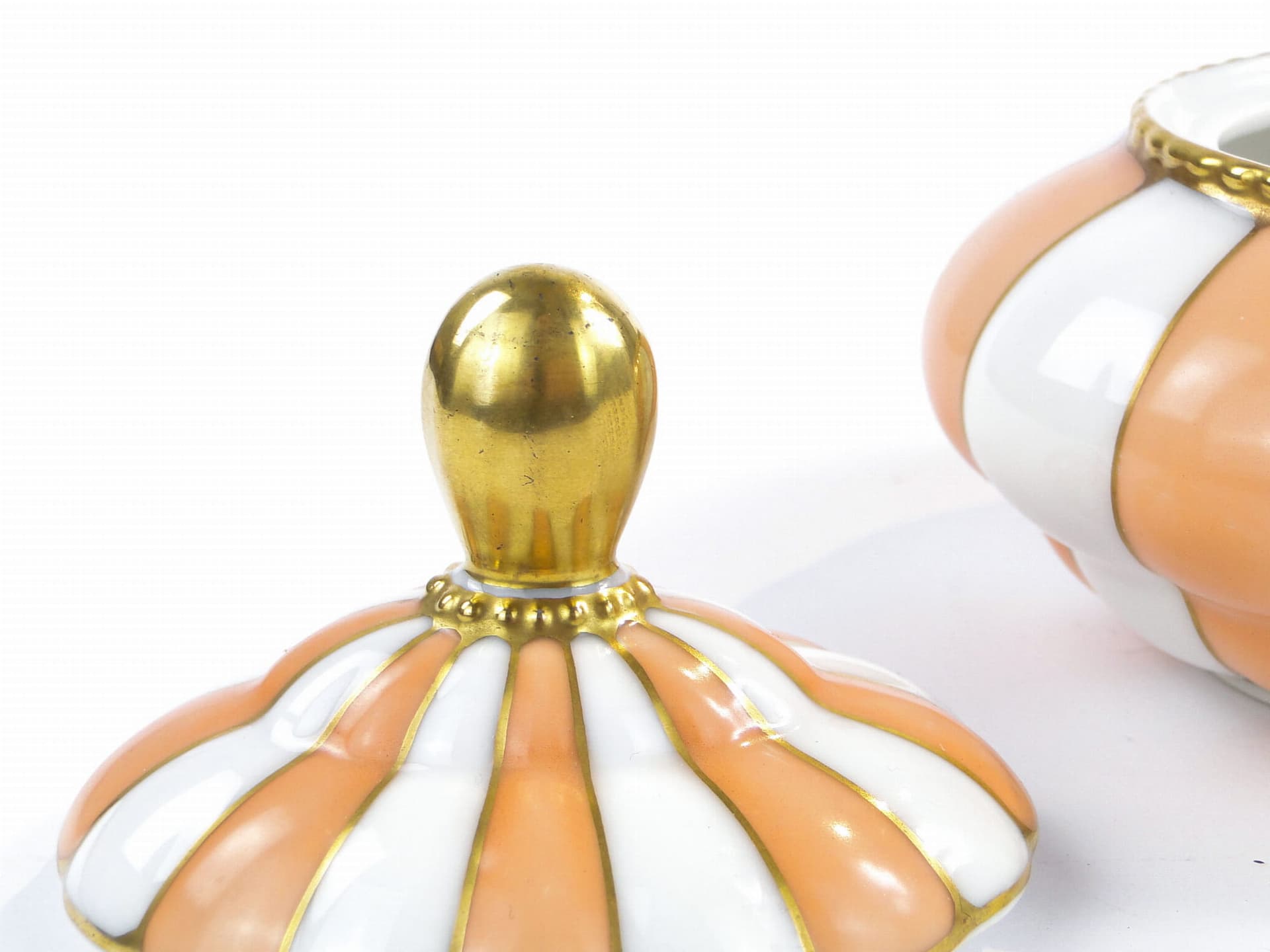 Bomboniera, biała porcelana, złocenia, Czechy, początek XX w. - 240501