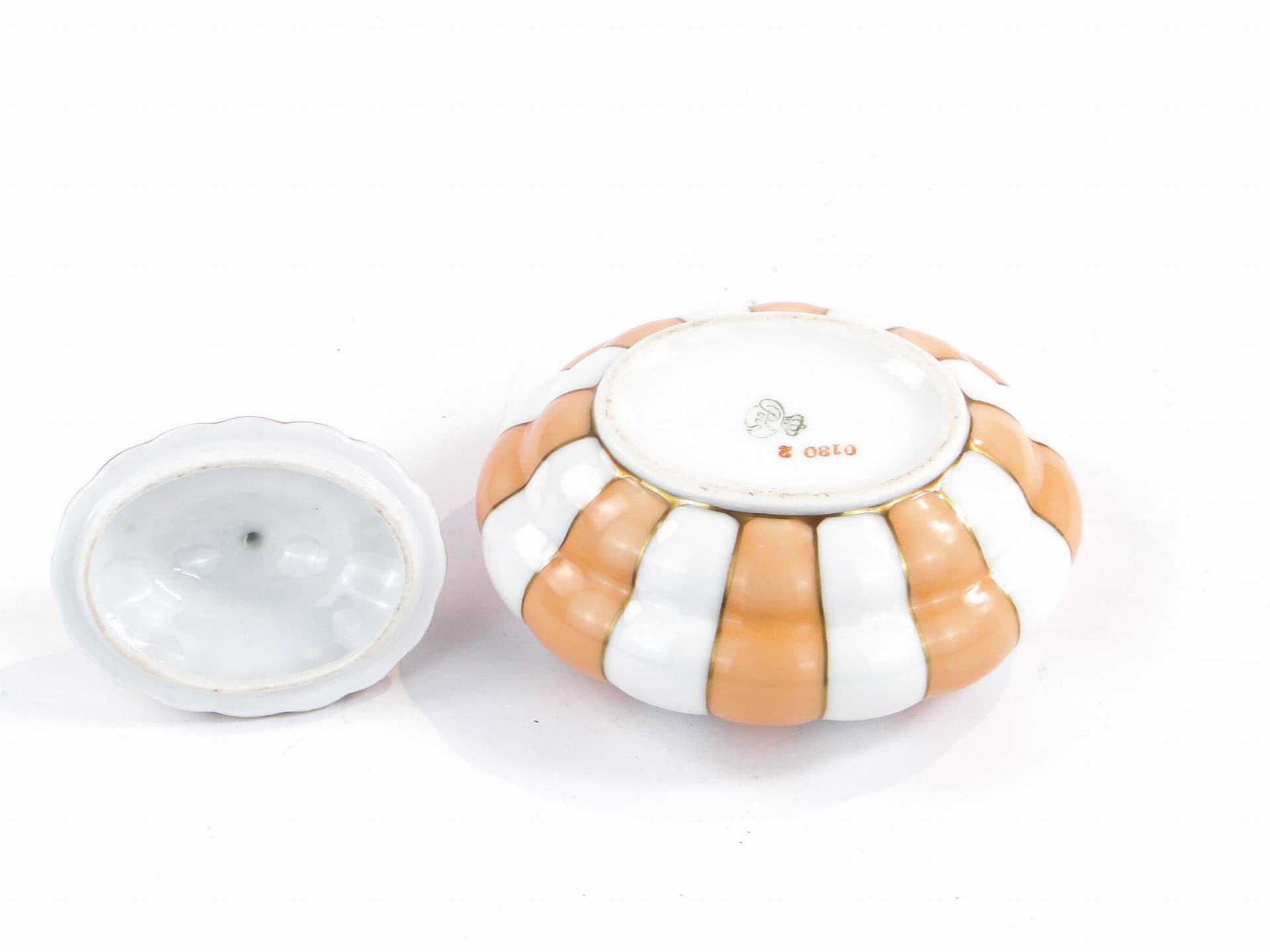 Bomboniera, biała porcelana, złocenia, Czechy, początek XX w. - 240498