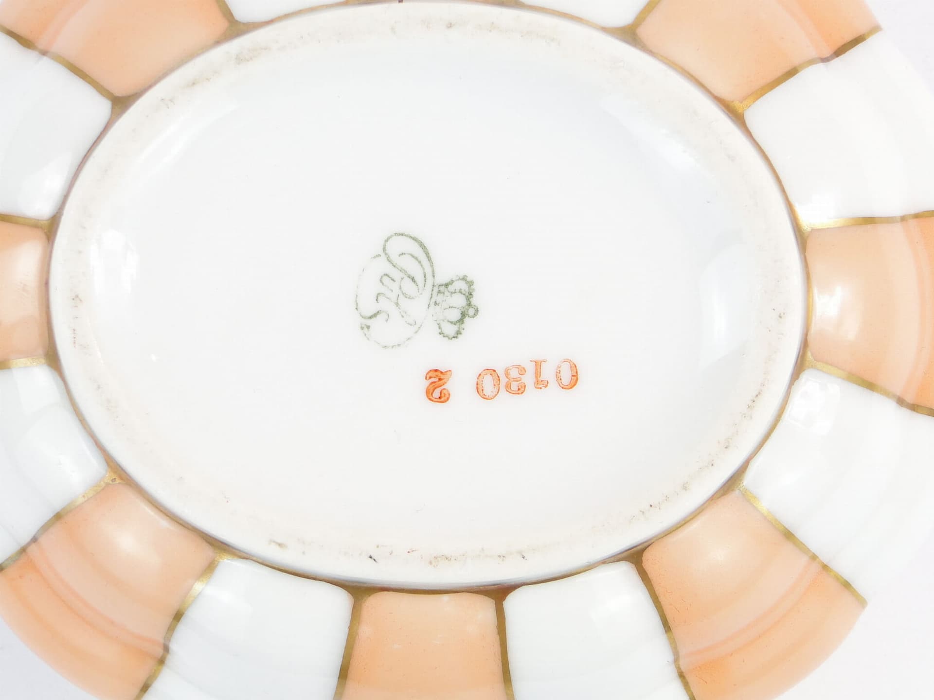 Bomboniera, biała porcelana, złocenia, Czechy, początek XX w. - 240496