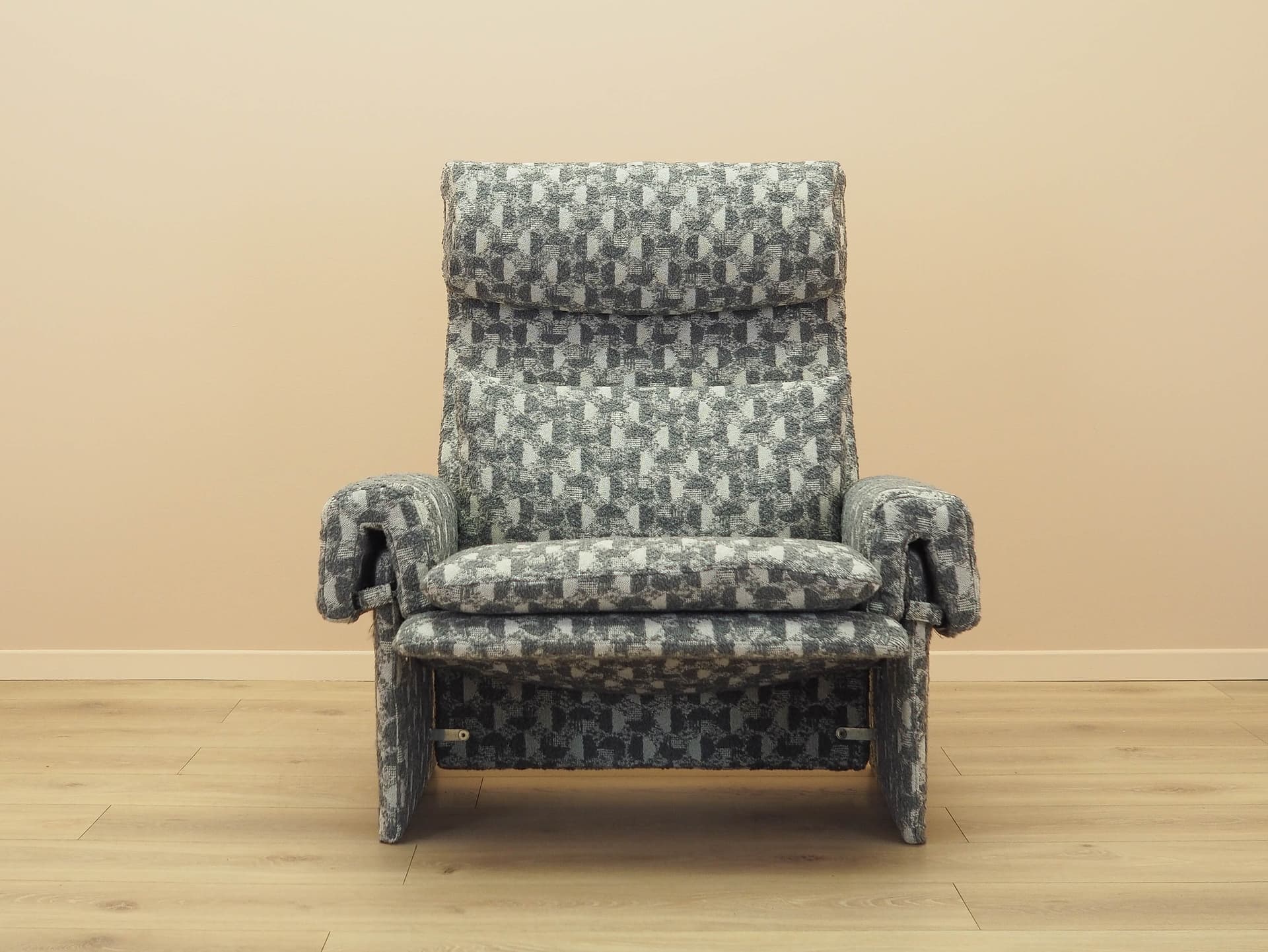 Fotel wypoczynkowy, szary, tkanina, proj. G. Offredi, Saporiti, Włochy, lata 70. - 240511