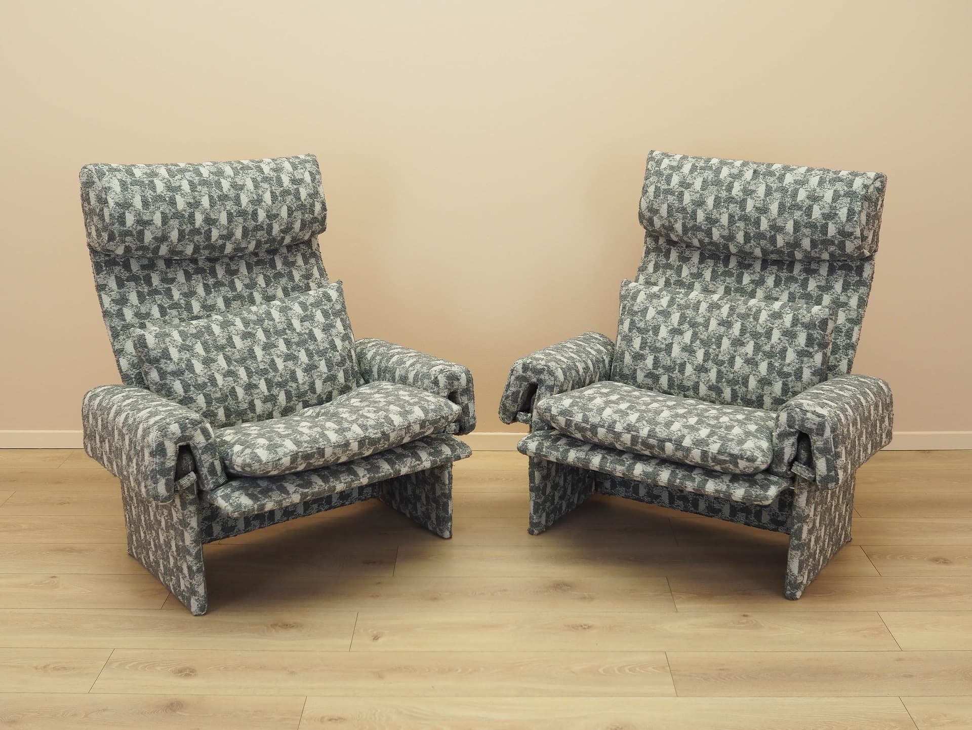 Fotel wypoczynkowy, szary, tkanina, proj. G. Offredi, Saporiti, Włochy, lata 70. - 240517