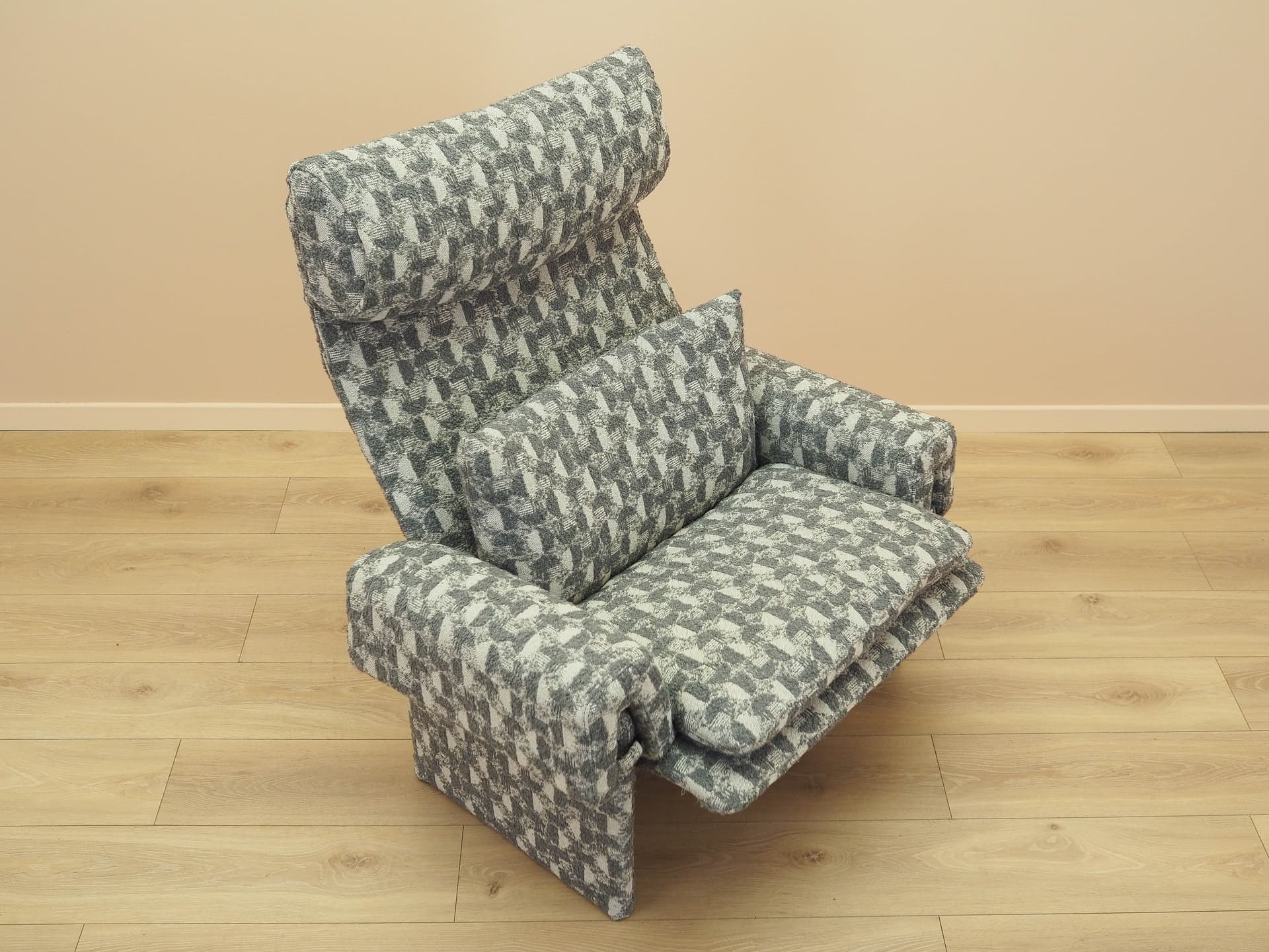 Fotel wypoczynkowy, szary, tkanina, proj. G. Offredi, Saporiti, Włochy, lata 70. - 240516