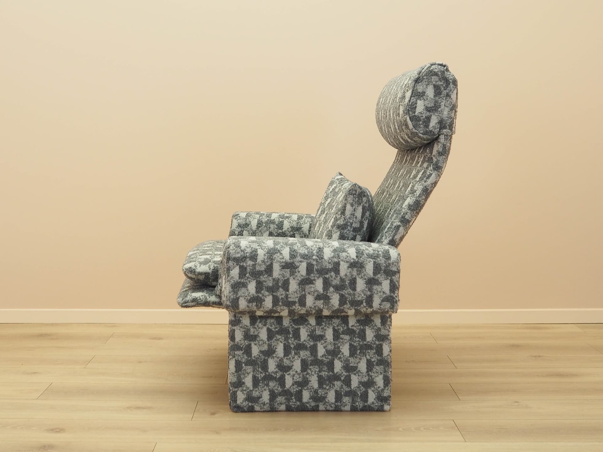 Fotel wypoczynkowy, szary, tkanina, proj. G. Offredi, Saporiti, Włochy, lata 70. - 240512