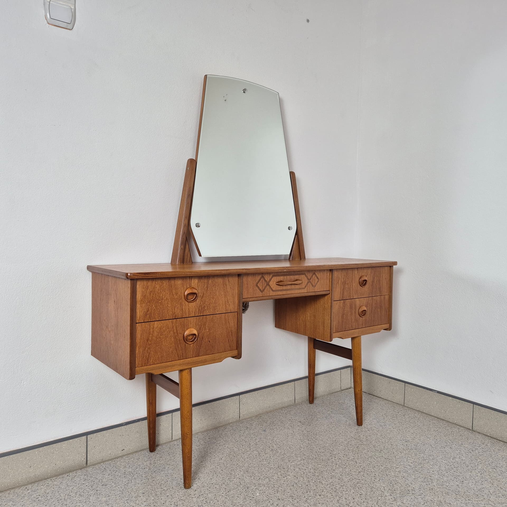 Toaletka, teak brązowy, Norwegia, lata 60. - 241143