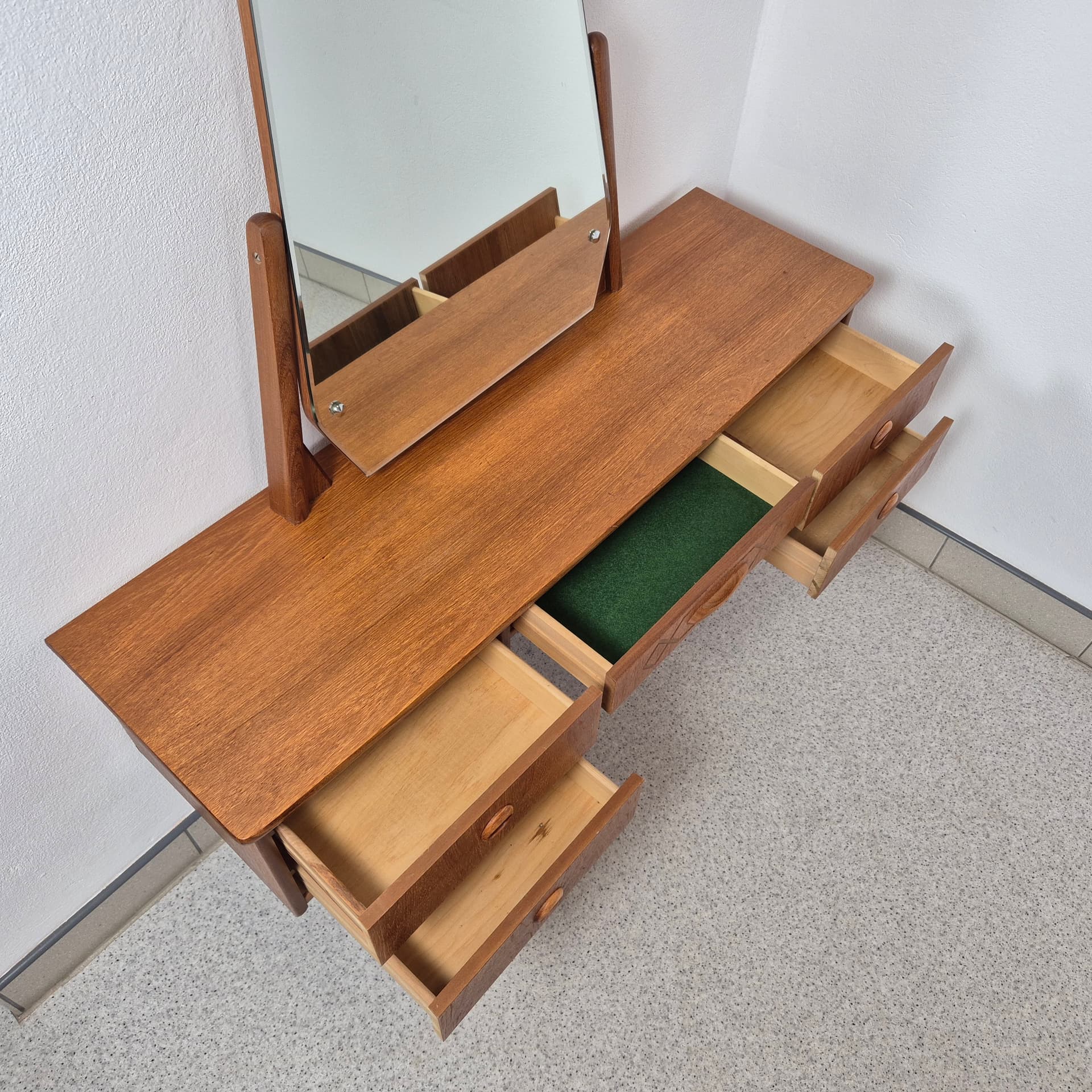 Toaletka, teak brązowy, Norwegia, lata 60. - 241152