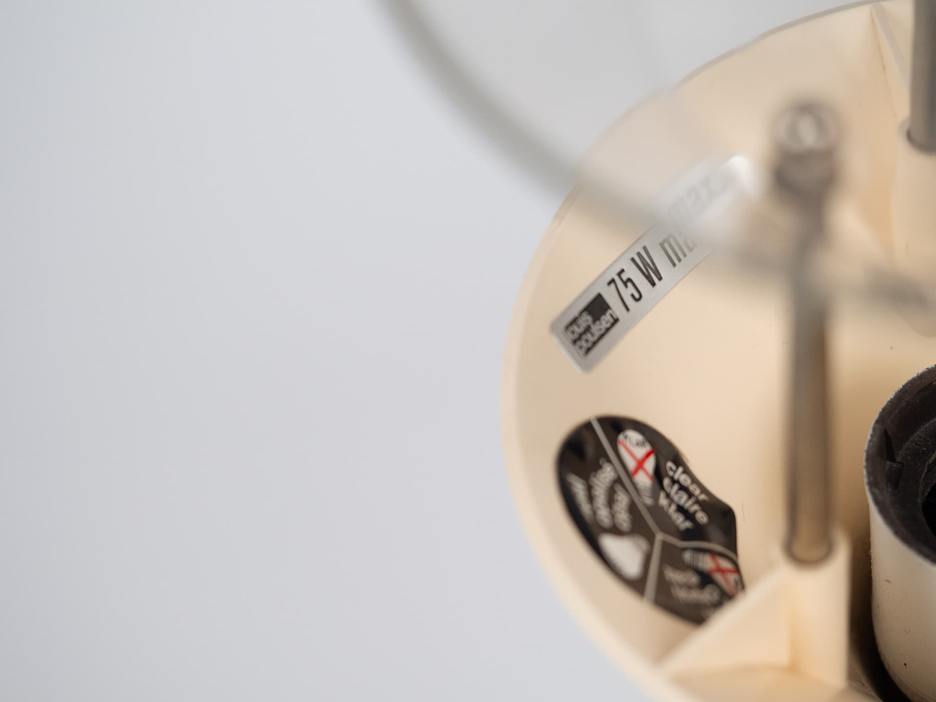 Lampa stołowa Panthella, plastik biały, plastik beżowy, proj. V. Panton, Louis Poulsen, Dania, lata 70. - 241408