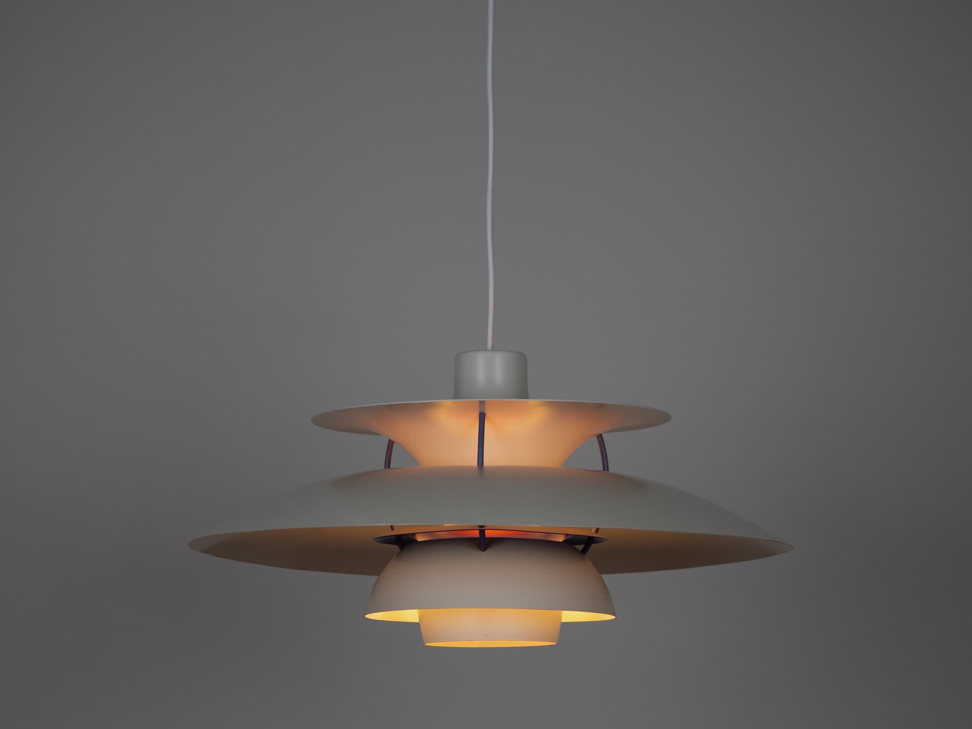 Lampa wisząca PH 5, biały, metal, proj. P. Henningsen, Louis Poulsen, Dania, lata 80. - 242636