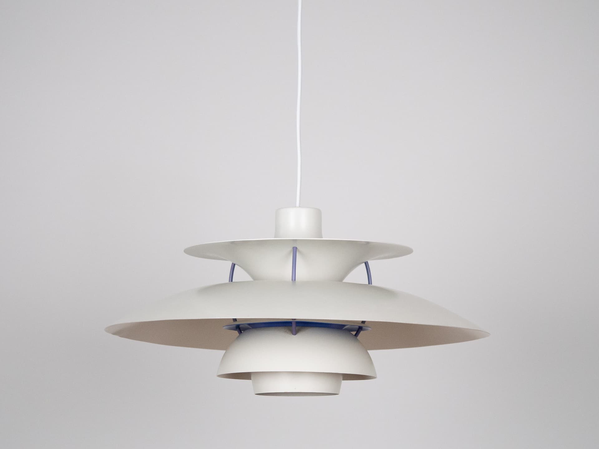 Lampa wisząca PH 5, biały, metal, proj. P. Henningsen, Louis Poulsen, Dania, lata 80. - 242637