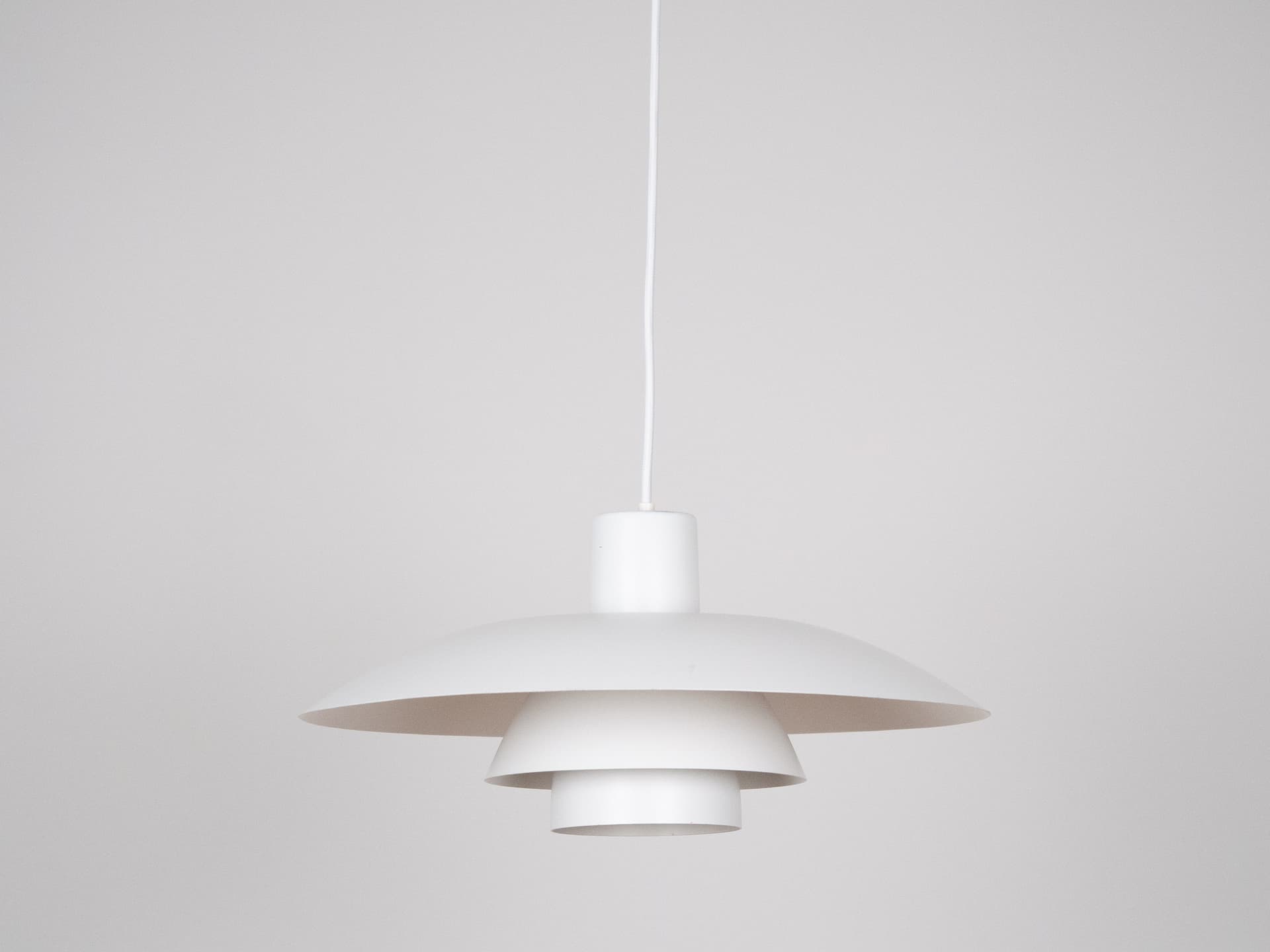 Lampa wisząca PH 4/3, biały, aluminium, proj. P. Henningsen, Louis Poulsen, Dania, lata 90. - 242661