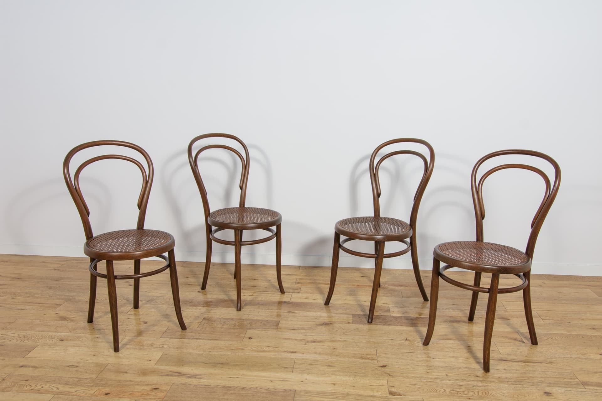 Komplet czterech krzeseł No. 14, drewno brązowy, rattan jasny, proj. J. Hoffmann, Austria, pocz. XX w. - 242974