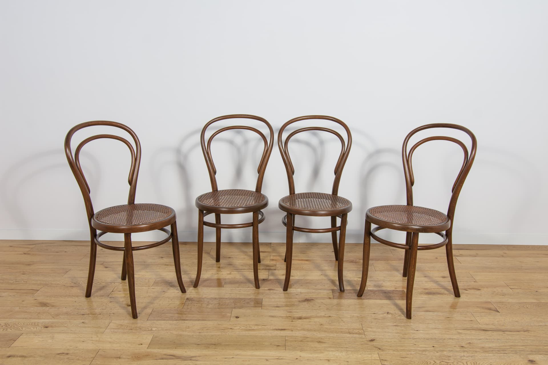 Komplet czterech krzeseł No. 14, drewno brązowy, rattan jasny, proj. J. Hoffmann, Austria, pocz. XX w. - 242973