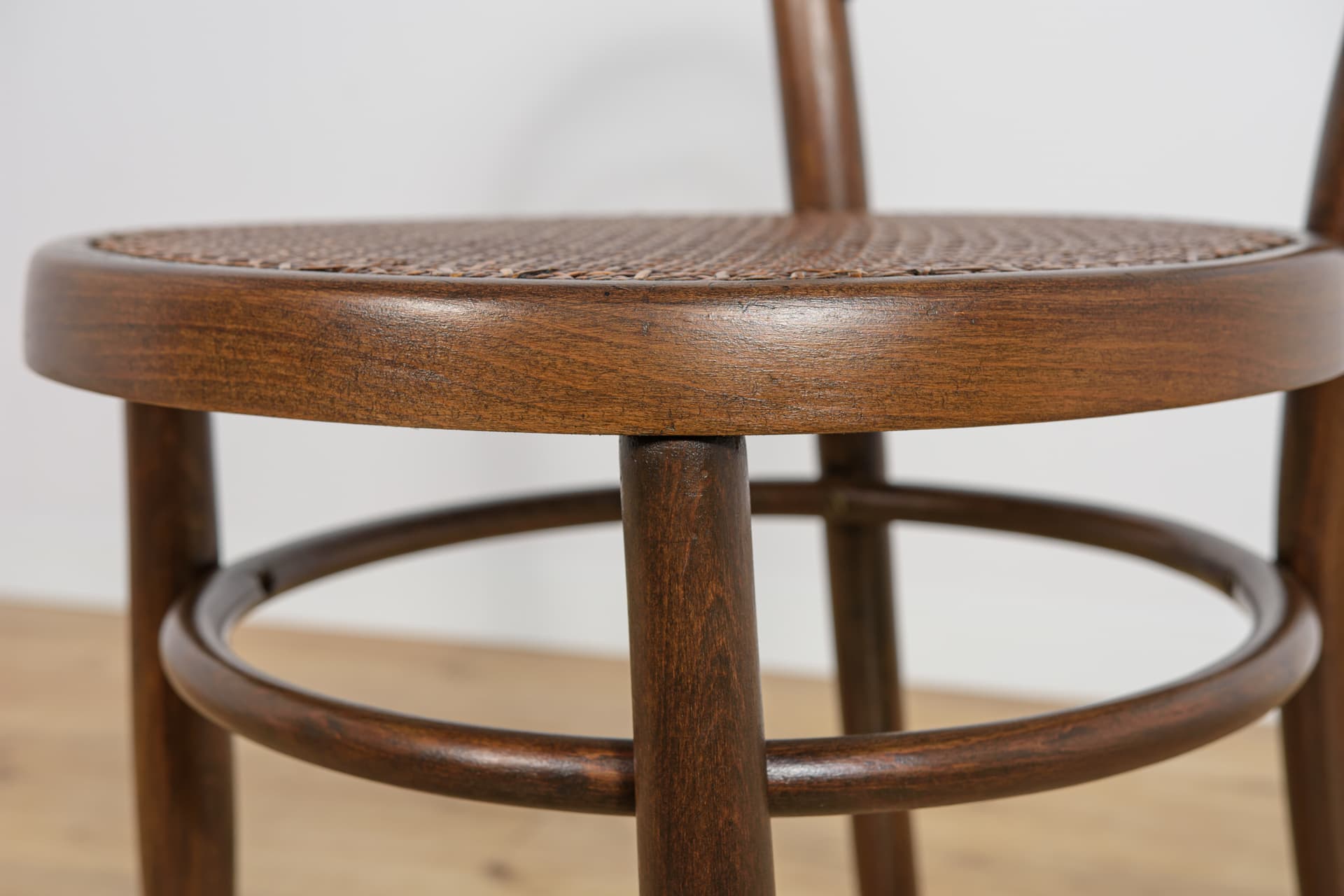 Komplet czterech krzeseł No. 14, drewno brązowy, rattan jasny, proj. J. Hoffmann, Austria, pocz. XX w. - 242984