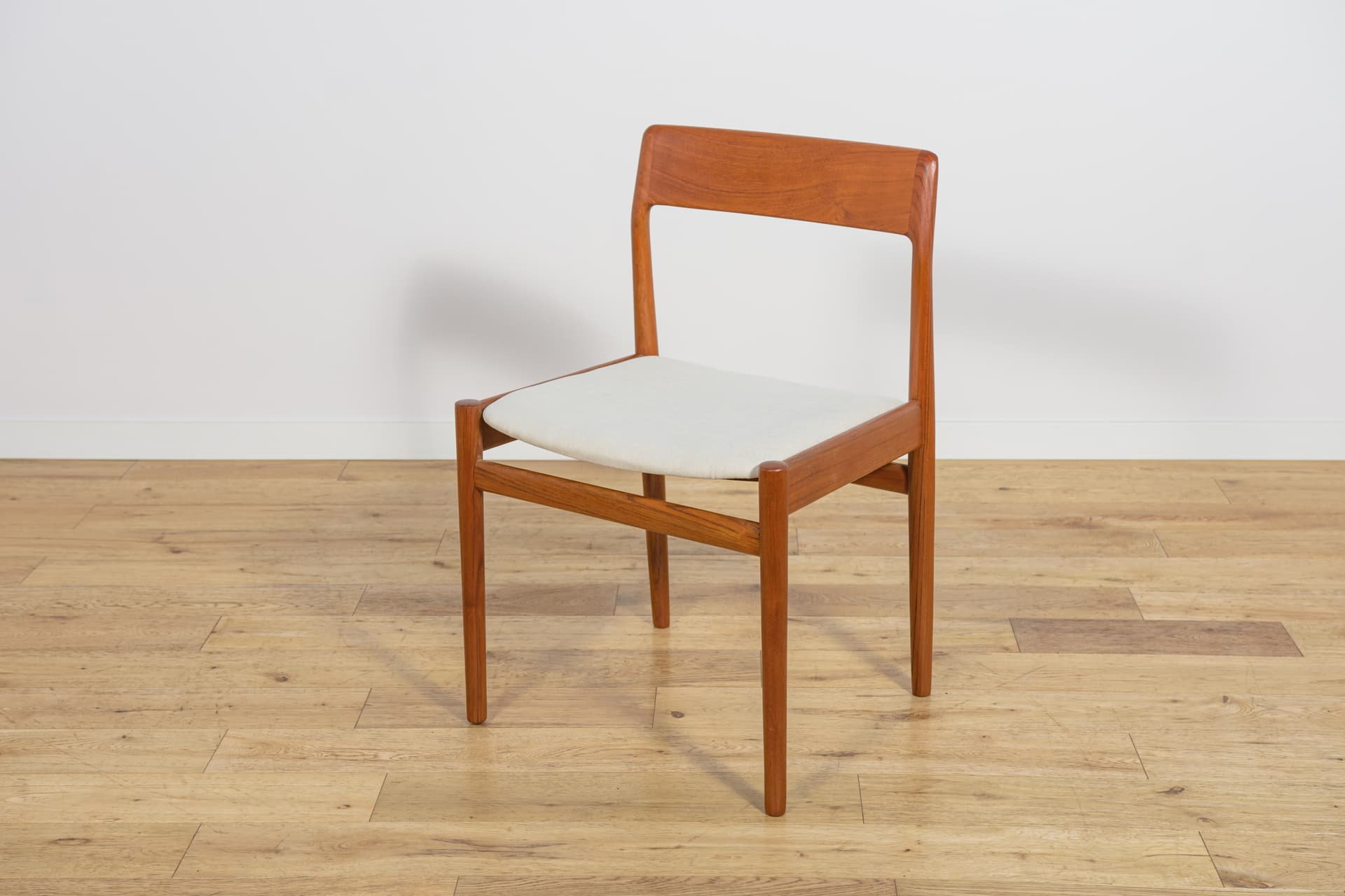 Komplet czterech krzeseł, teak, bawełna beżowa, Wielka Brytania, lata 60. - 243125