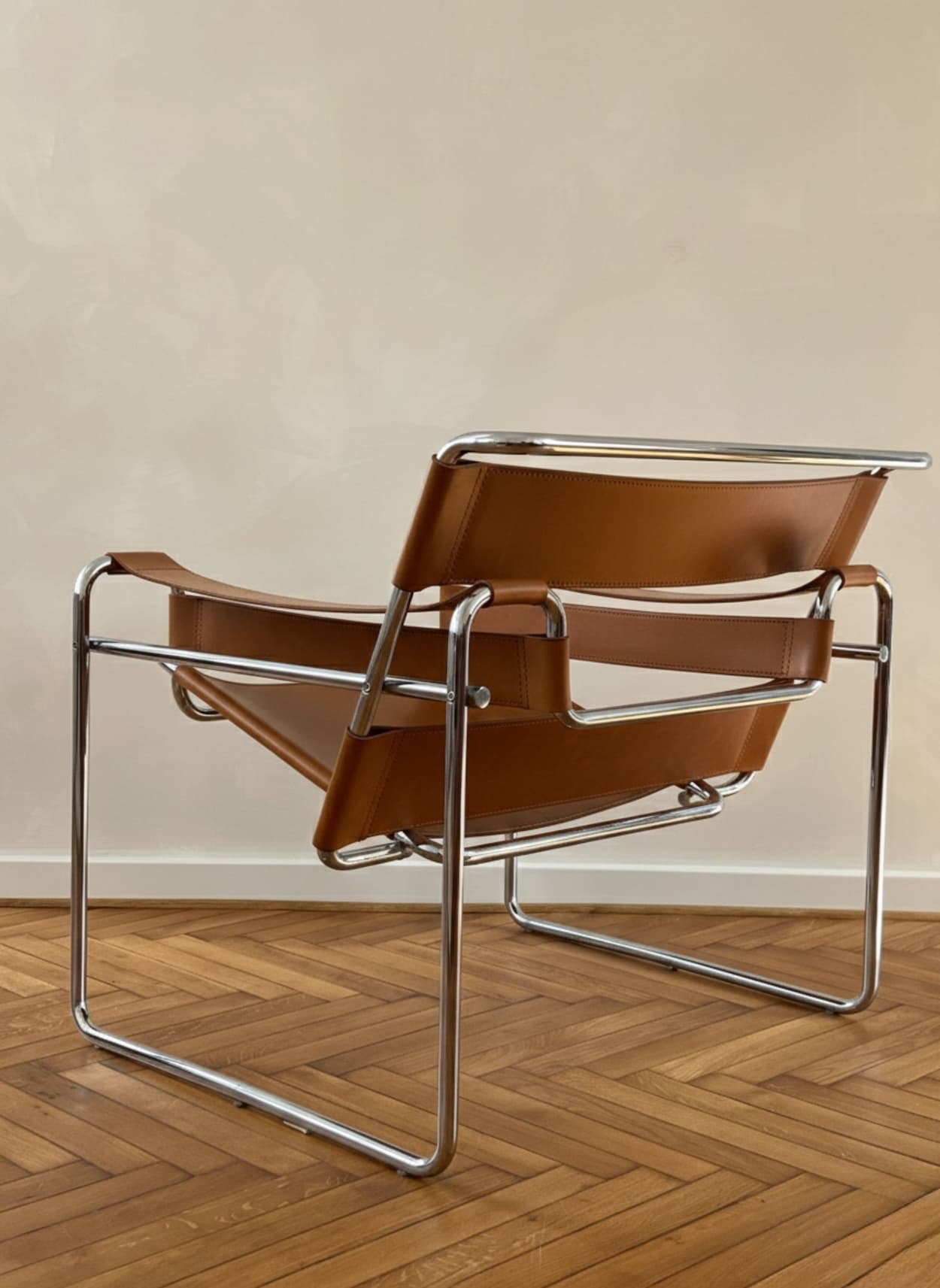 Fotel z giętej stali wg proj. Wassily, M. Breuer, brązowy, skóra naturalna - 249852