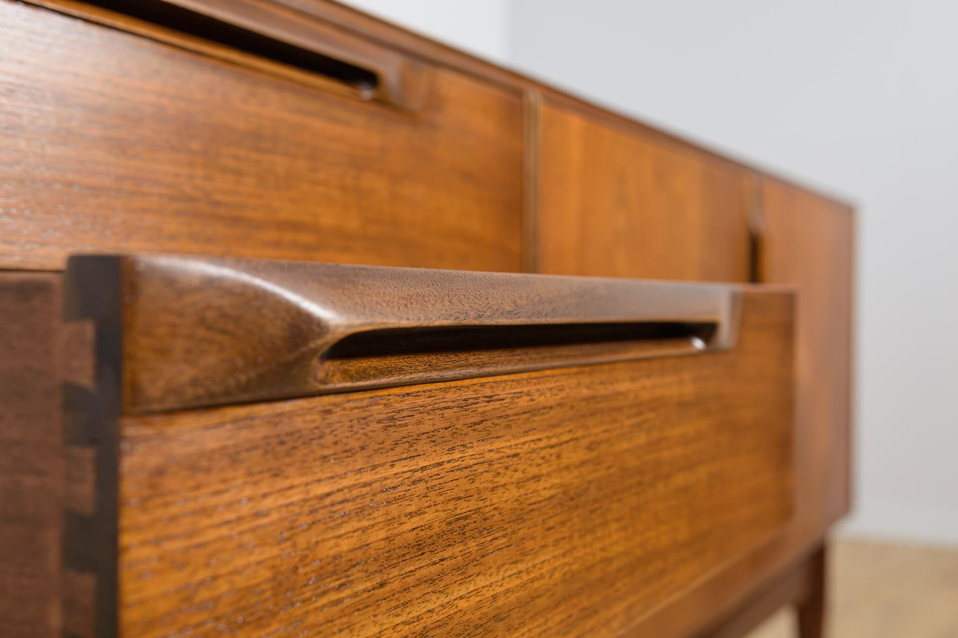 Komoda, teak brązowy, McIntosh, Wielka Brytania, lata 60. - 243576