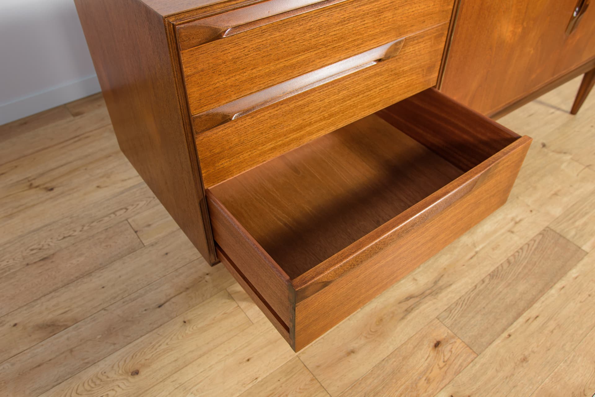 Komoda, teak brązowy, McIntosh, Wielka Brytania, lata 60. - 243573