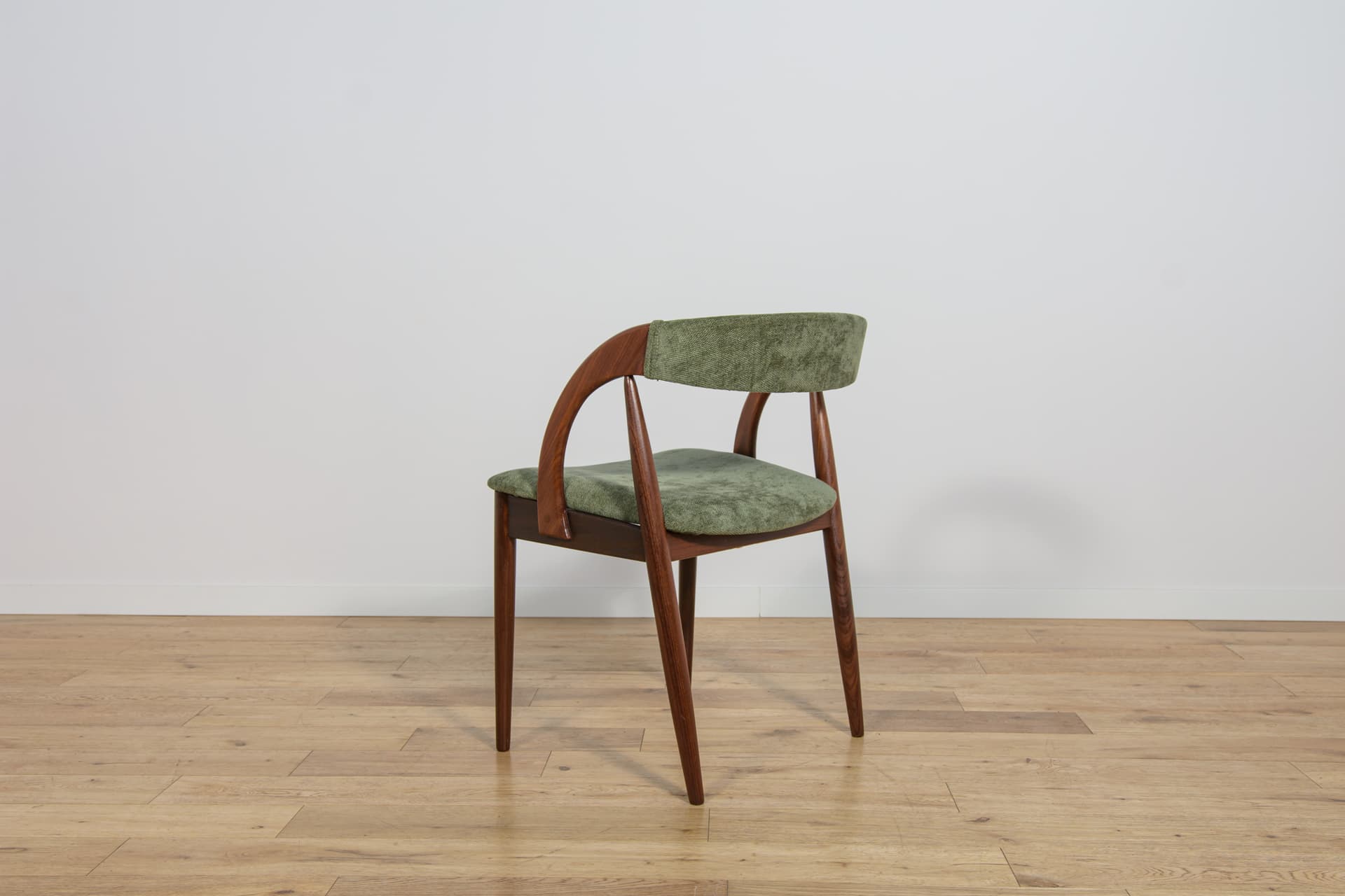 Komplet sześciu krzeseł, teak brązowy, tkanina syntetyczna zielona, Dania, lata 60. - 243586