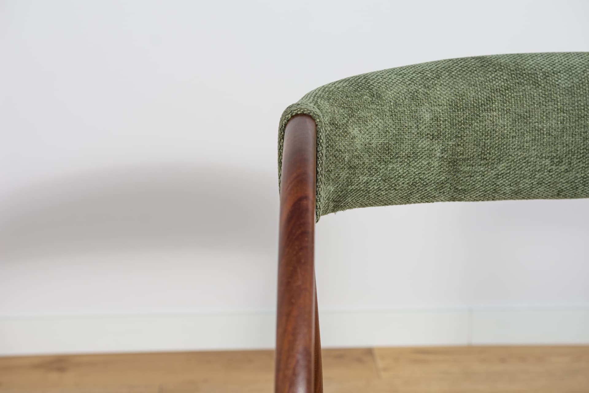 Komplet sześciu krzeseł, teak brązowy, tkanina syntetyczna zielona, Dania, lata 60. - 243590