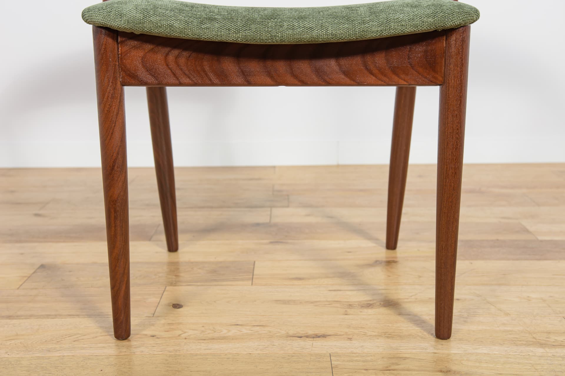 Komplet sześciu krzeseł, teak brązowy, tkanina syntetyczna zielona, Dania, lata 60. - 243592