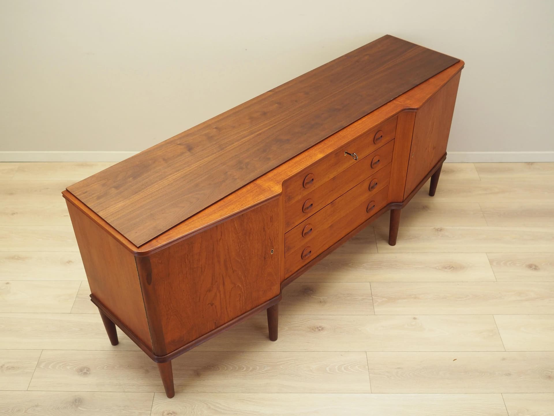 Sideboard, teak, orange, Denmark, 1960s. - 17985