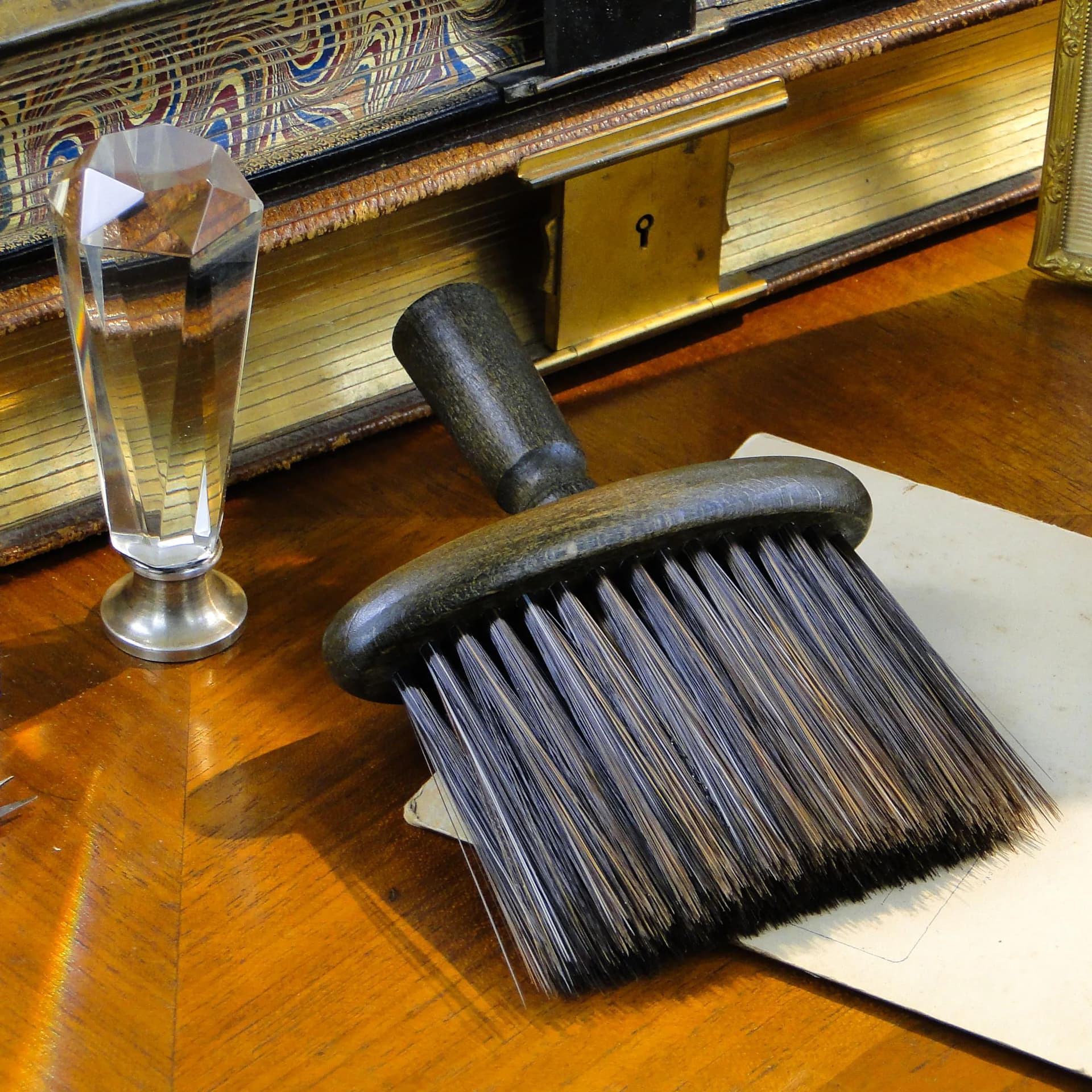 Miotełka do okruchów, ciemny brąz, drewno akacja, Polska, lata 20. - 18050