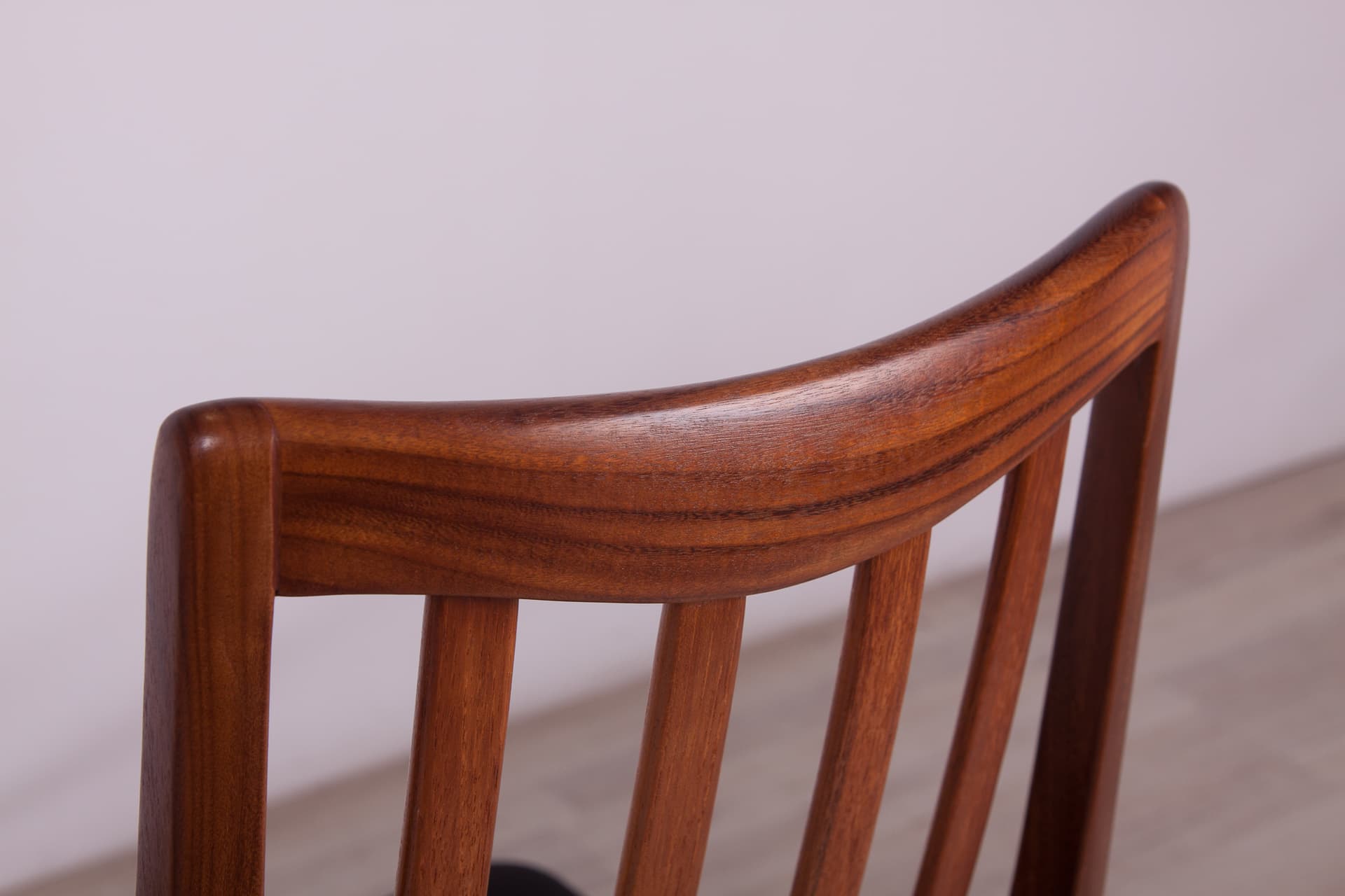 Komplet czterech krzeseł, velvet czarny, teak, proj. L. Dandy, G-Plan, Wielka Brytania, lata 60. - 246778