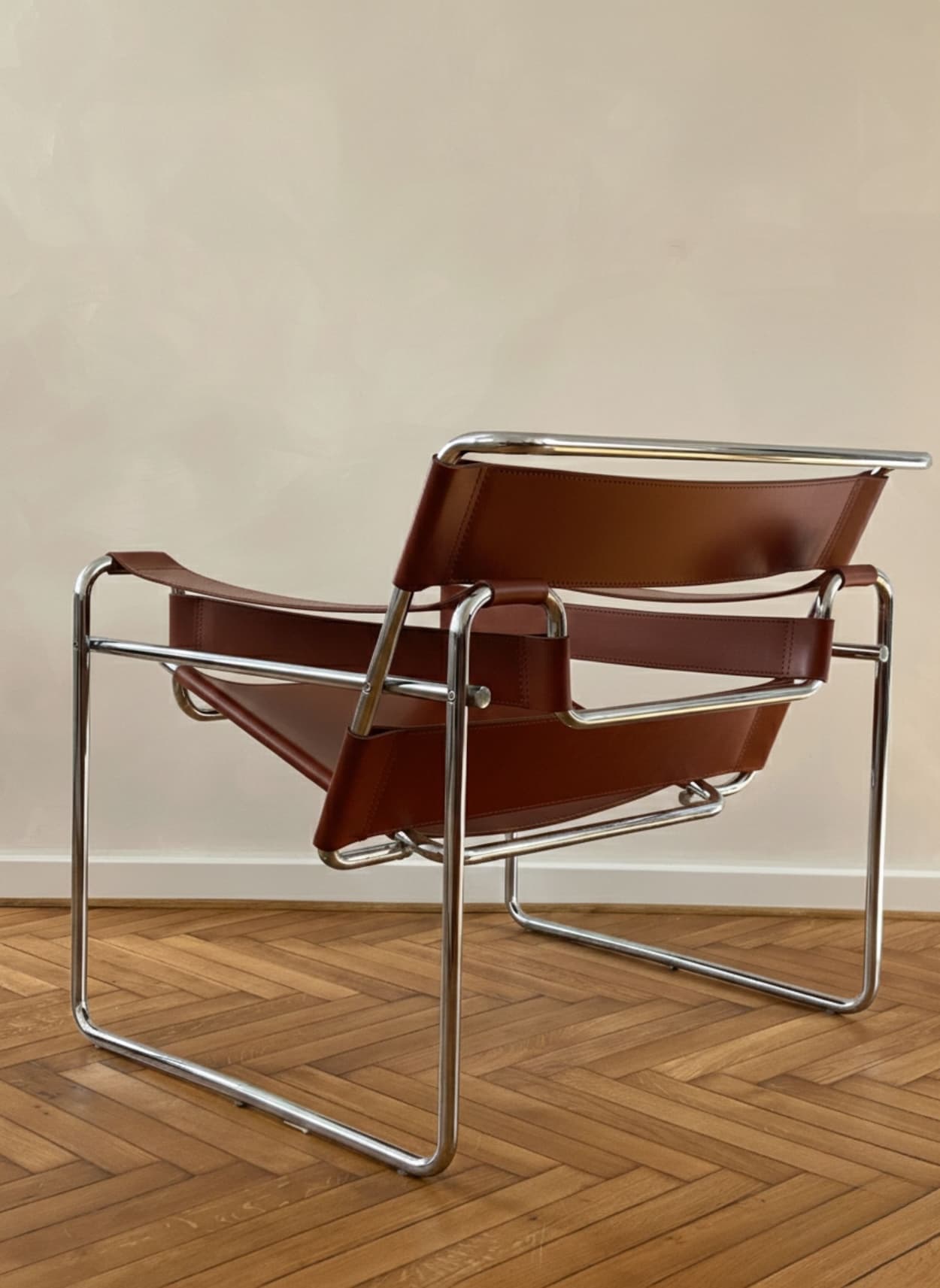 Fotel z giętej stali wg proj. Wassily, M. Breuer, bordo, skóra naturalna - 250287