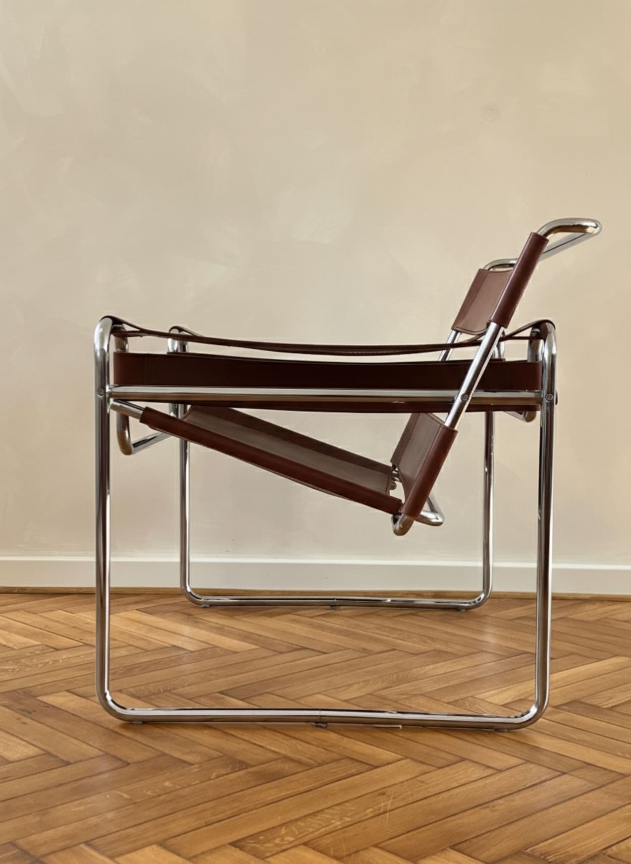 Fotel z giętej stali wg proj. Wassily, M. Breuer, bordo, skóra naturalna - 250288