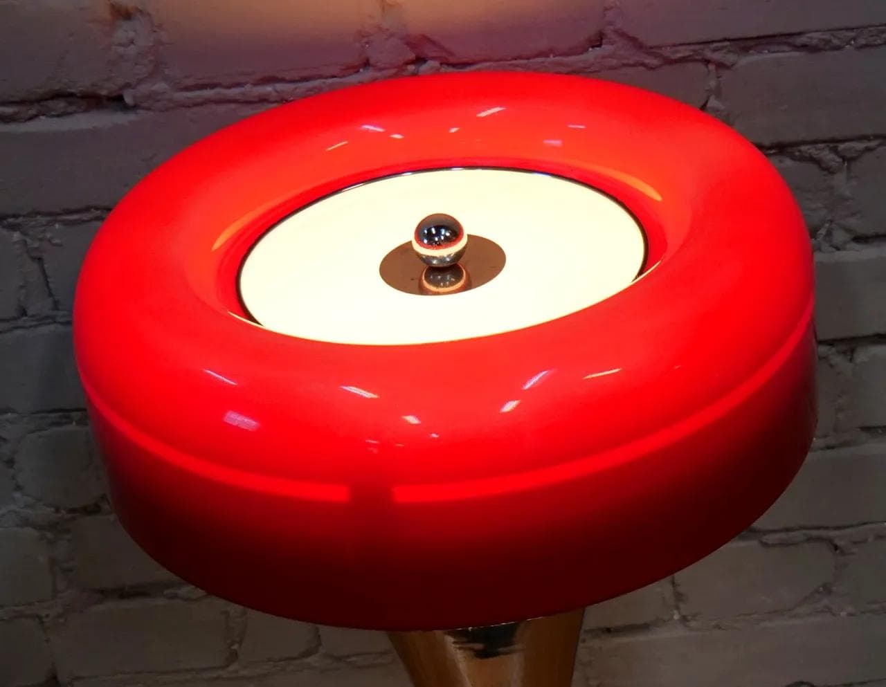 Lampa stołowa Space Era, akryl czerwony, stal chromowana, Węgry, lata 60. - 18520