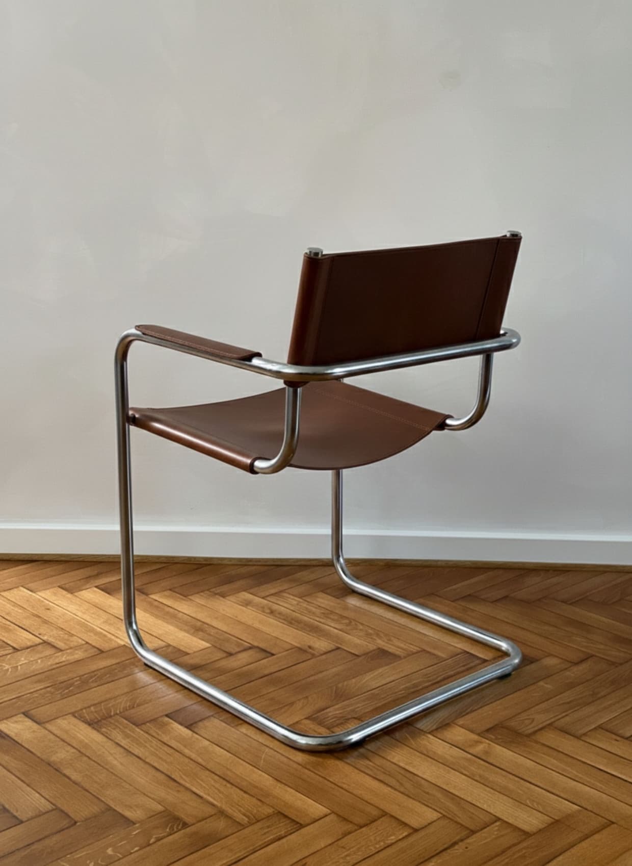 Fotel z giętej stali wg proj. S34, M. Stam, bordowy, skóra naturalna - 250313