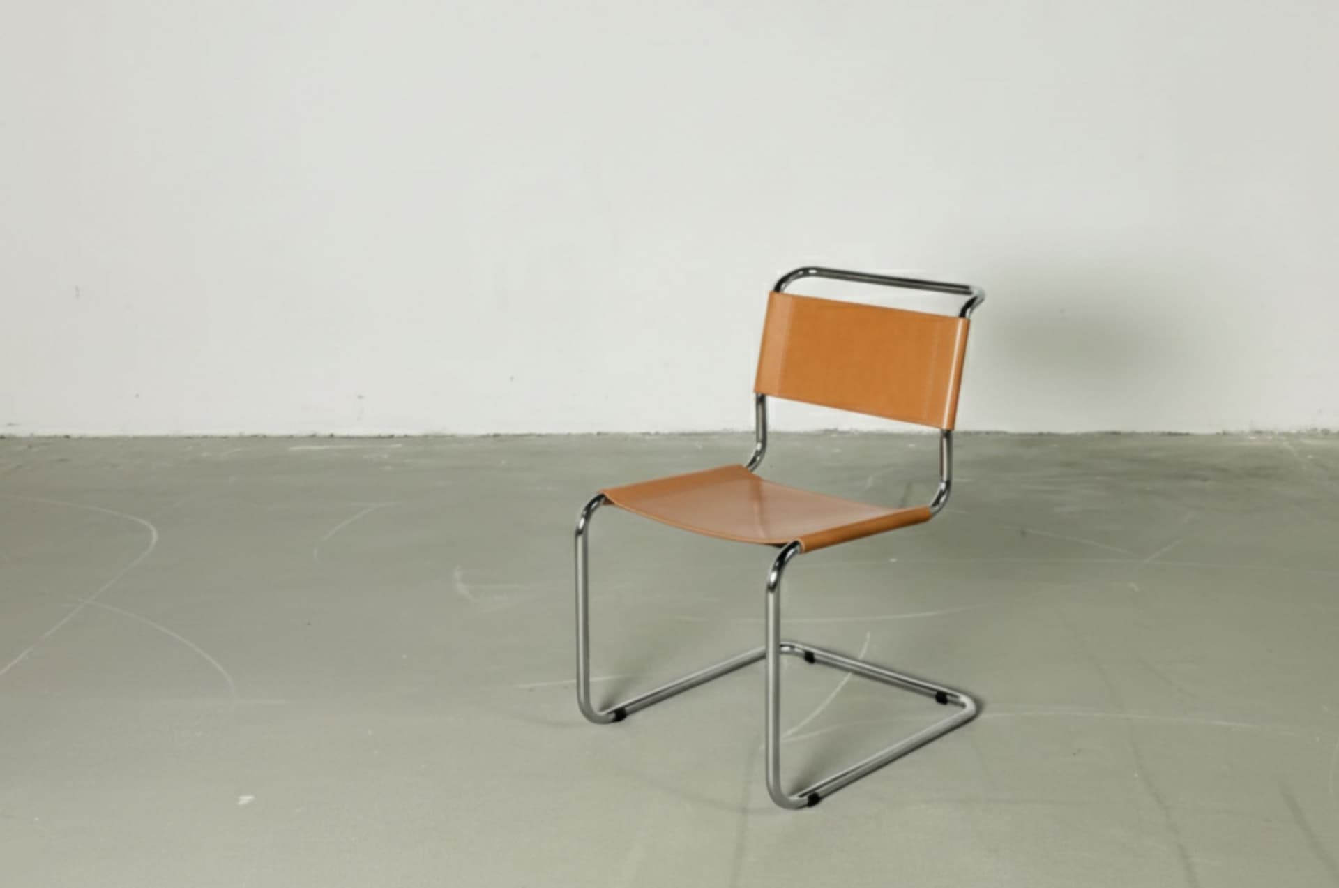 Krzesło z giętej stali wg proj. S33, M. Stam, brązowe, skóra naturalna - 250349