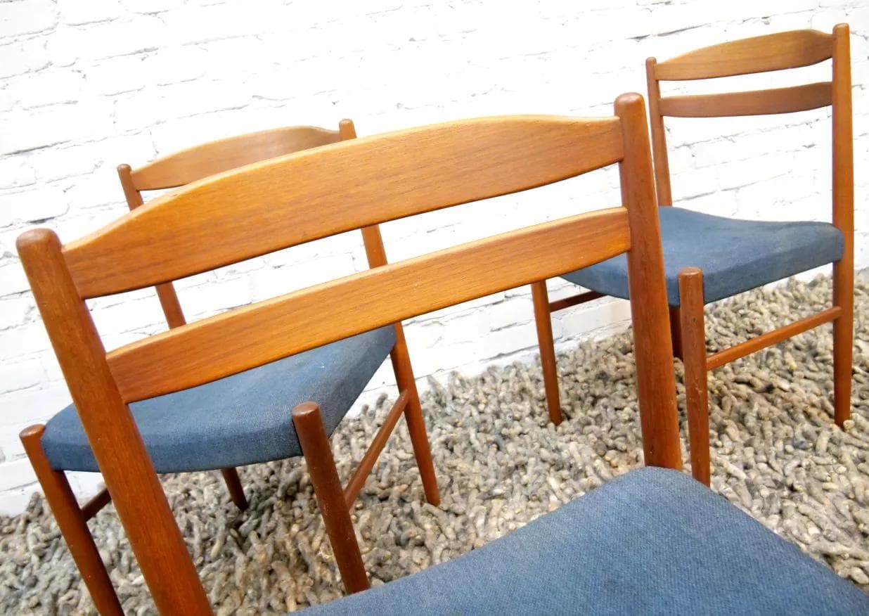 Komplet trzech krzeseł, teak brązowy, proj. C. Ekström, A. Johansson & S. Hyssna, Szwecja, lata 70. - 18490