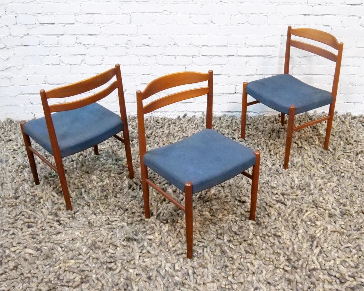 Komplet trzech krzeseł, teak brązowy, proj. C. Ekström, A. Johansson & S. Hyssna, Szwecja, lata 70. - 18493