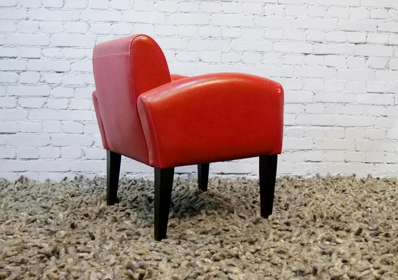Fotel klubowy, skóra czerwona, drewno czarne, Włochy, lata 70. - 18449
