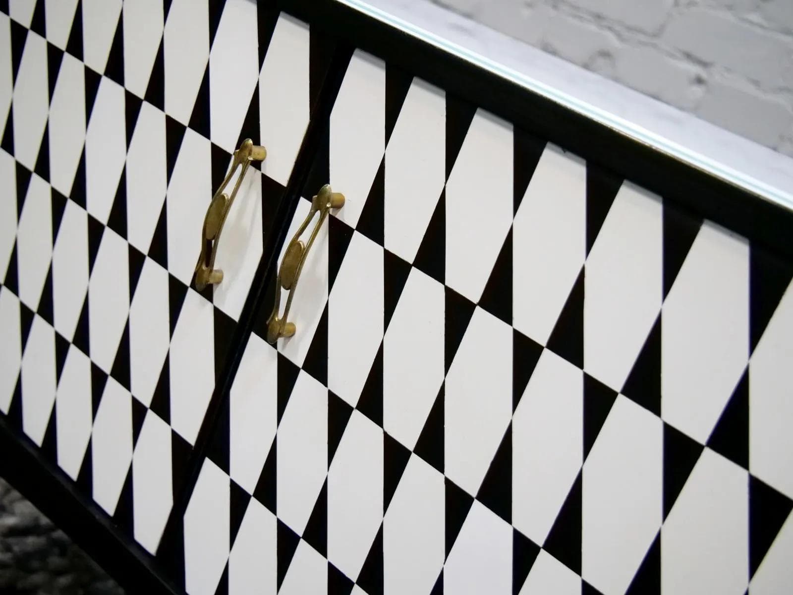 Komoda modernistyczna, czarna biała, drewno szkło, Polska, lata 70. - 18773