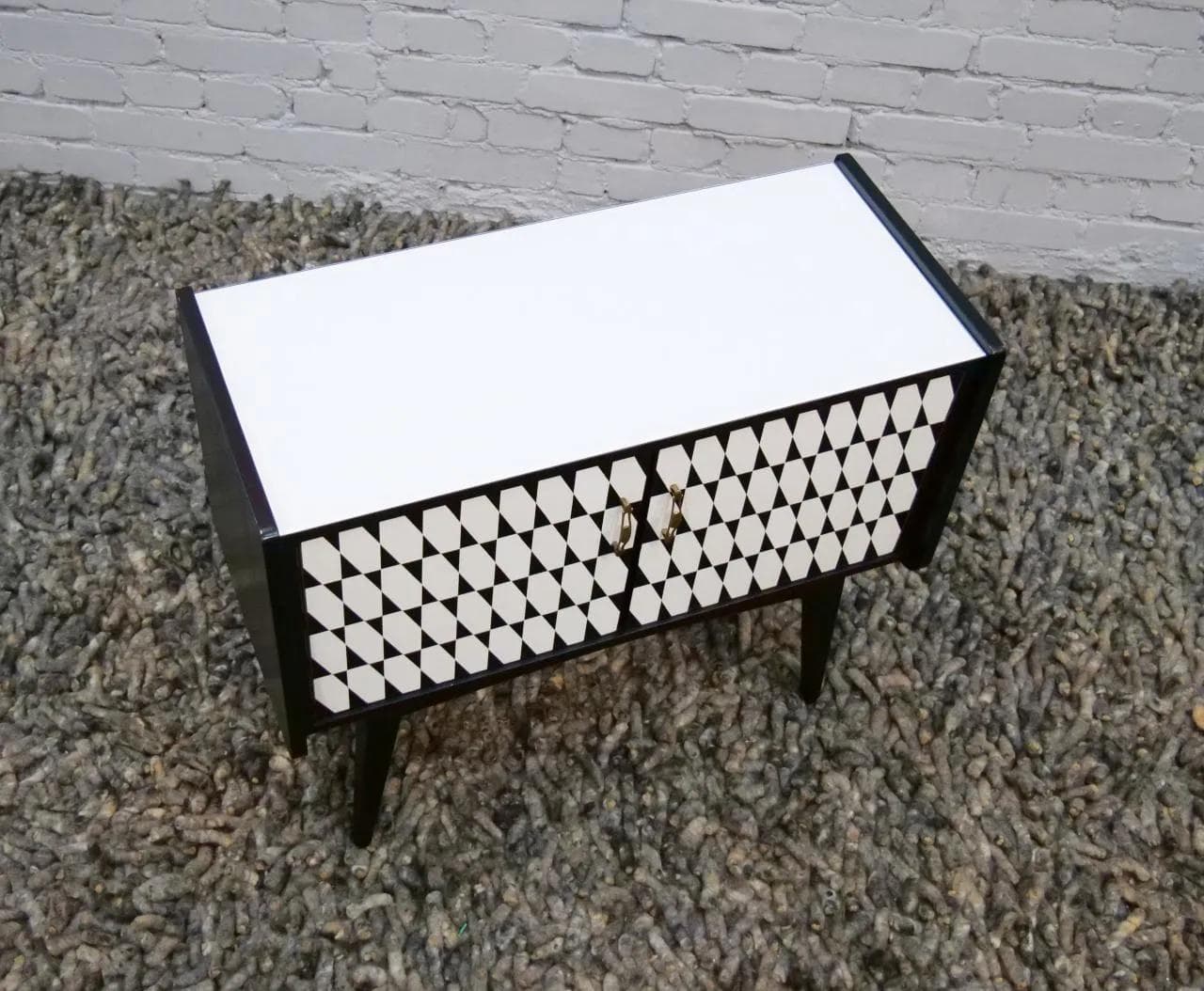 Komoda modernistyczna, czarna biała, drewno szkło, Polska, lata 70. - 18772