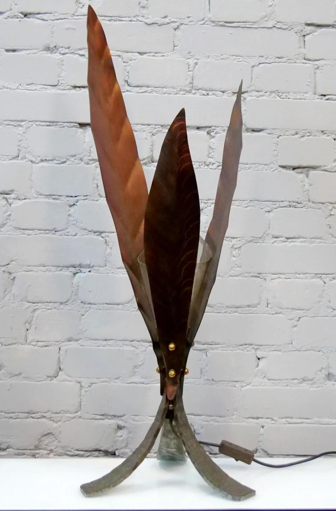 Lampa stołowa brutalistyczna, miedź kuty stal, proj. F. Zavarise, Włochy, lata 90. - 18728