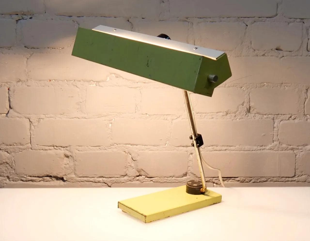 Desk lamp, olive, metal, by K. Musinowski, East Germany, 1970s. - 18905