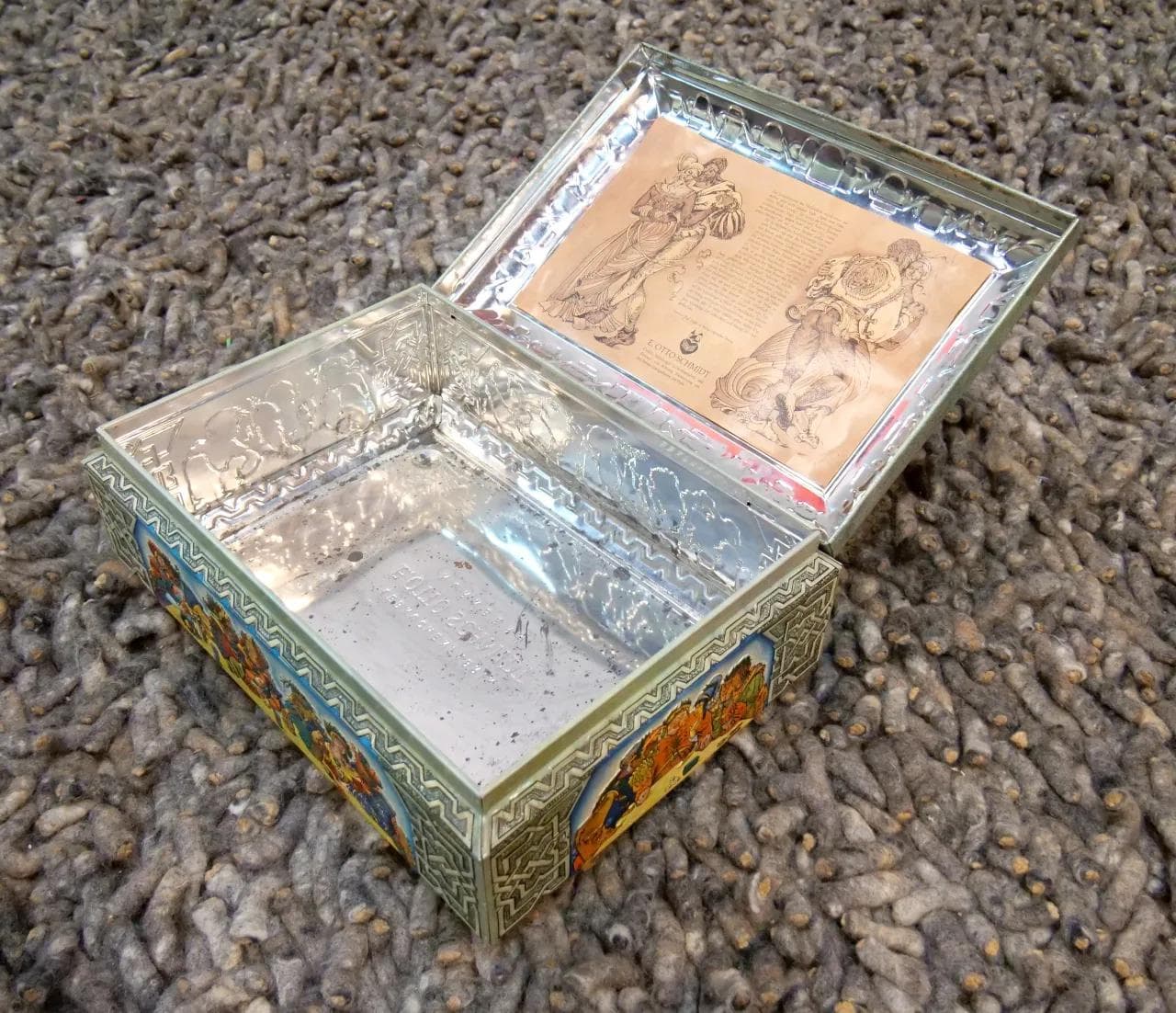 Metal box Historicist, multicolor, Germany, 1950s. - 18871