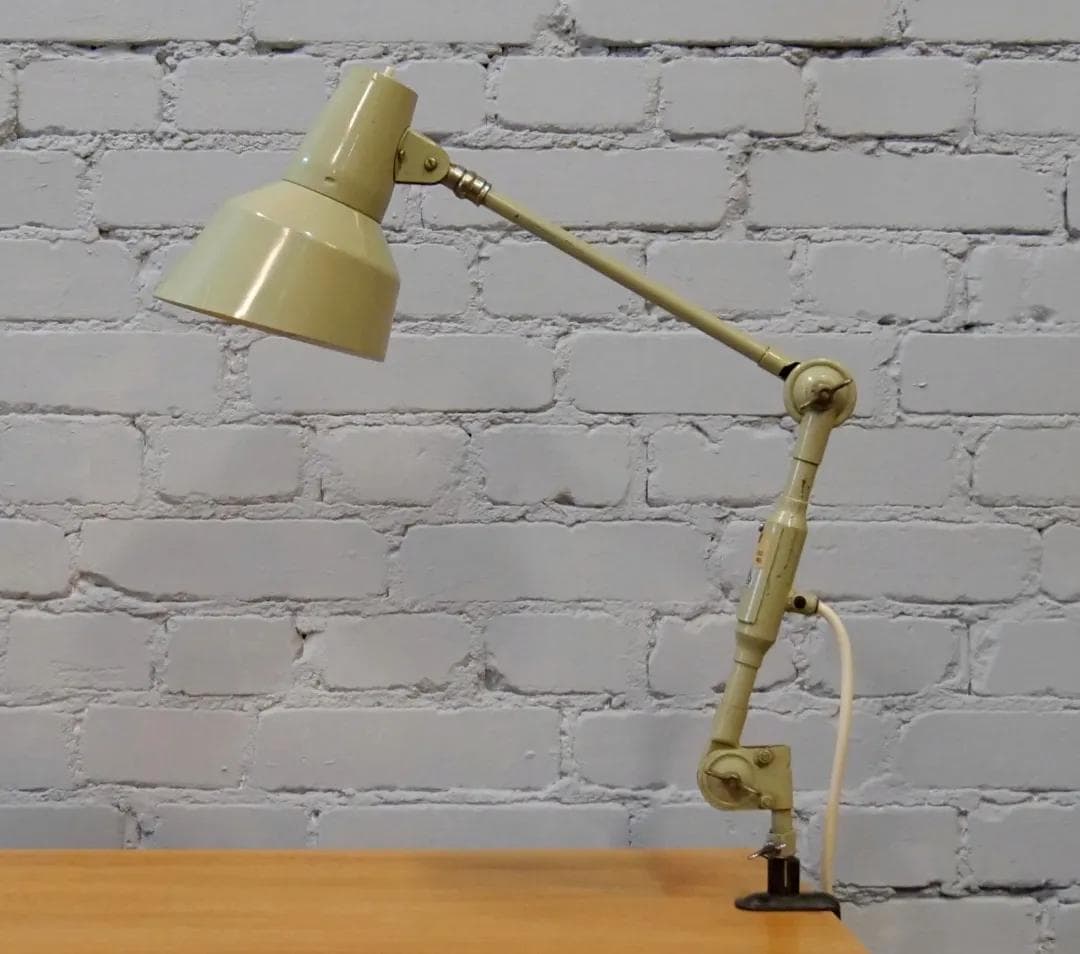 Jasnooliwkowa, metalowa lampa kreślarska, SIS, lata 50. - 18855
