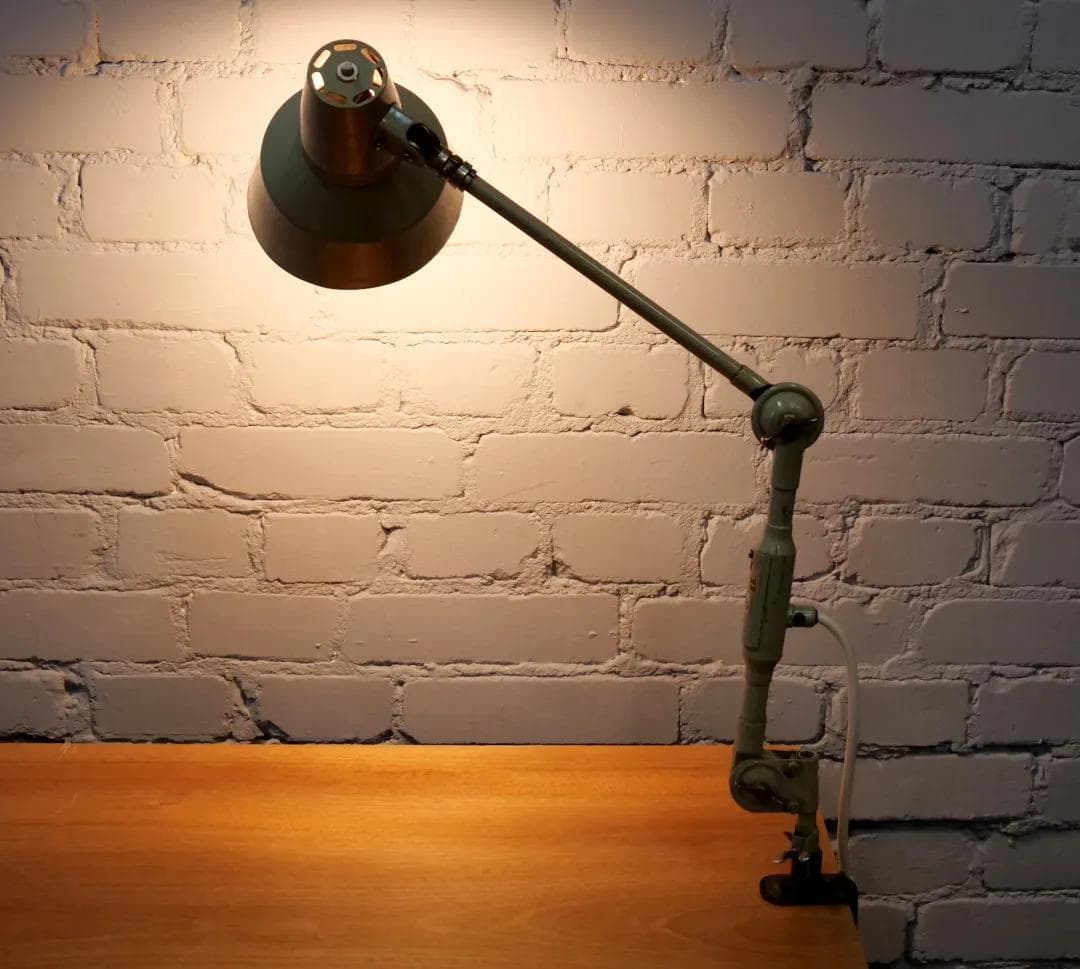 Jasnooliwkowa, metalowa lampa kreślarska, SIS, lata 50. - 18854