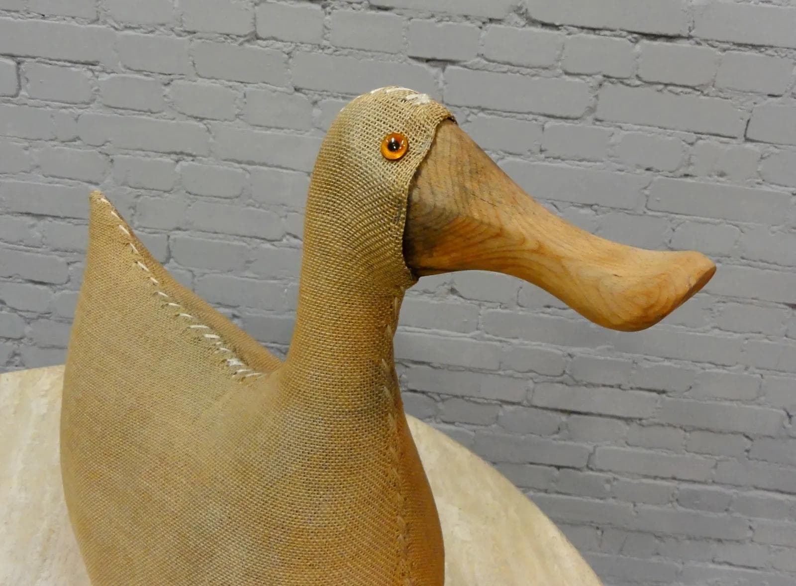 Beżowe siedzisko dziecięce w kształcie kaczki, jutowe i drewniane, Niemcy, lata 50. - 19077