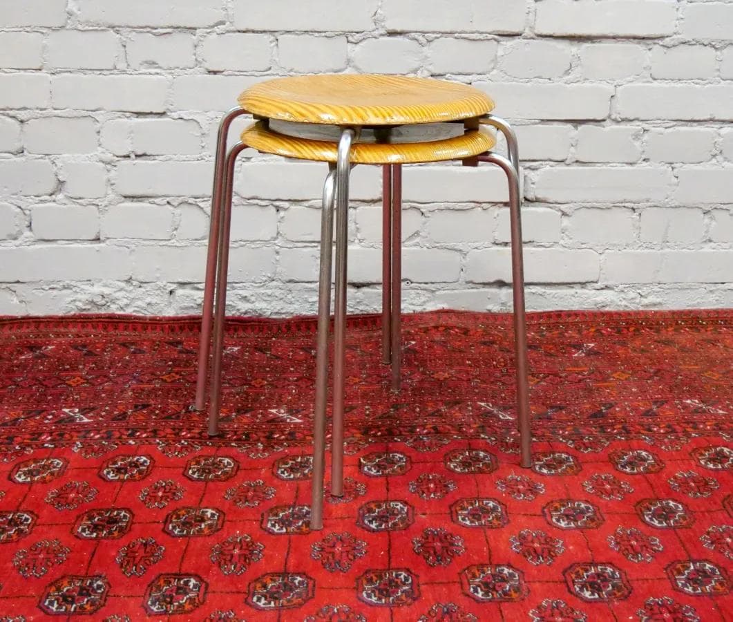 Para taboretów Dot, drewno sosna, stal chrom, proj. A. Jacobsen, dla Fritz Hansen, Dania, lata 60. - 19019